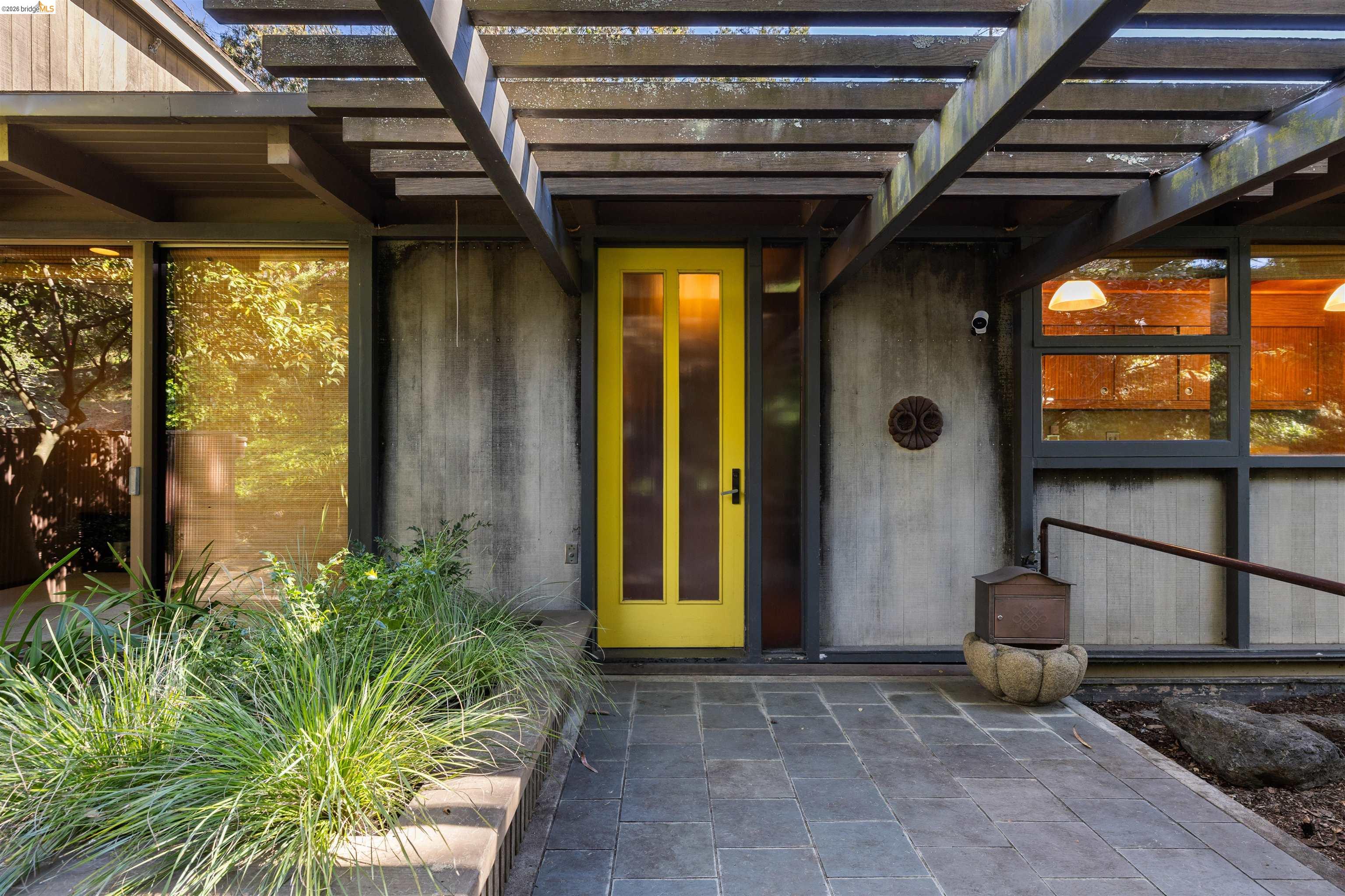 205 Lake Dr