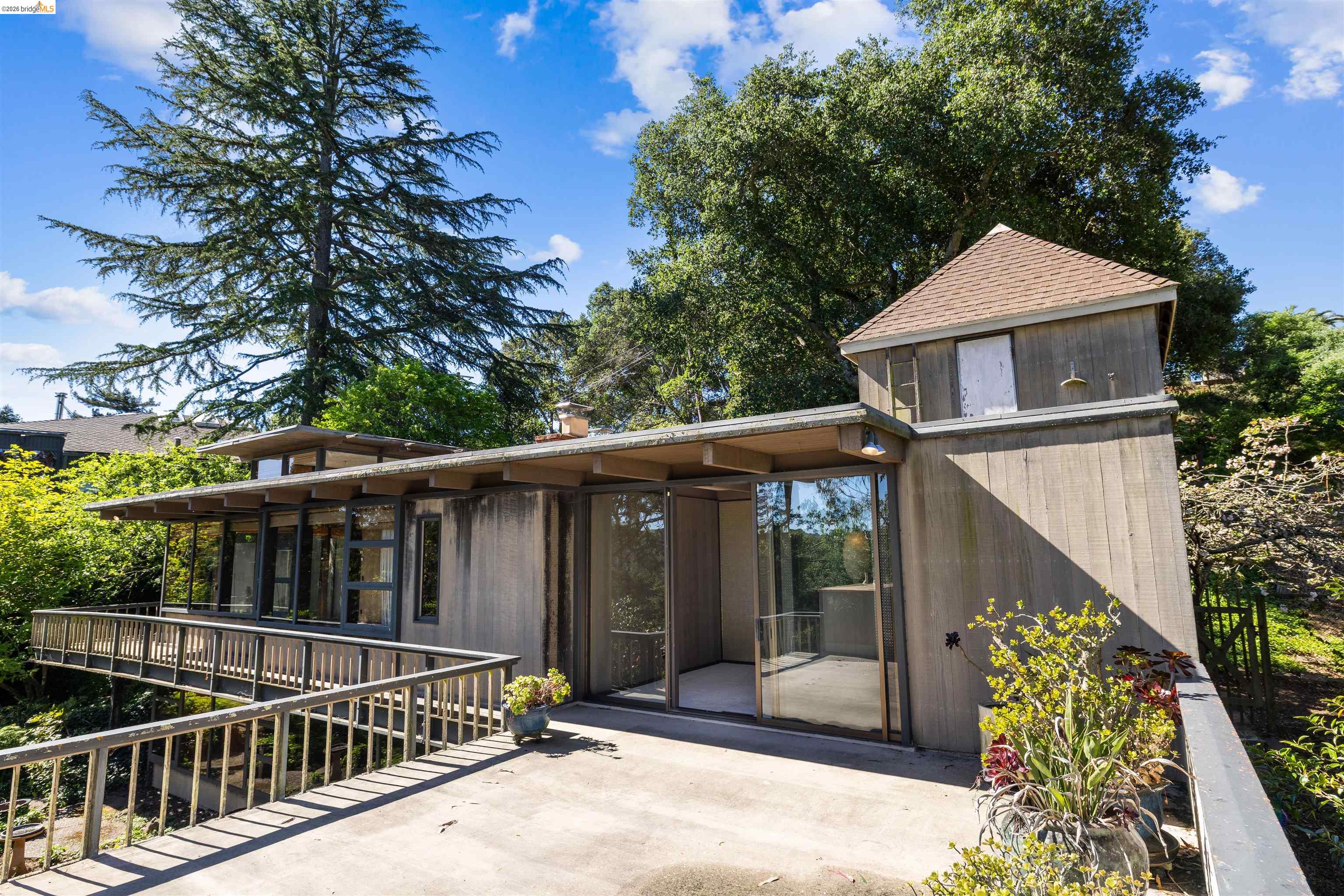 205 Lake Dr