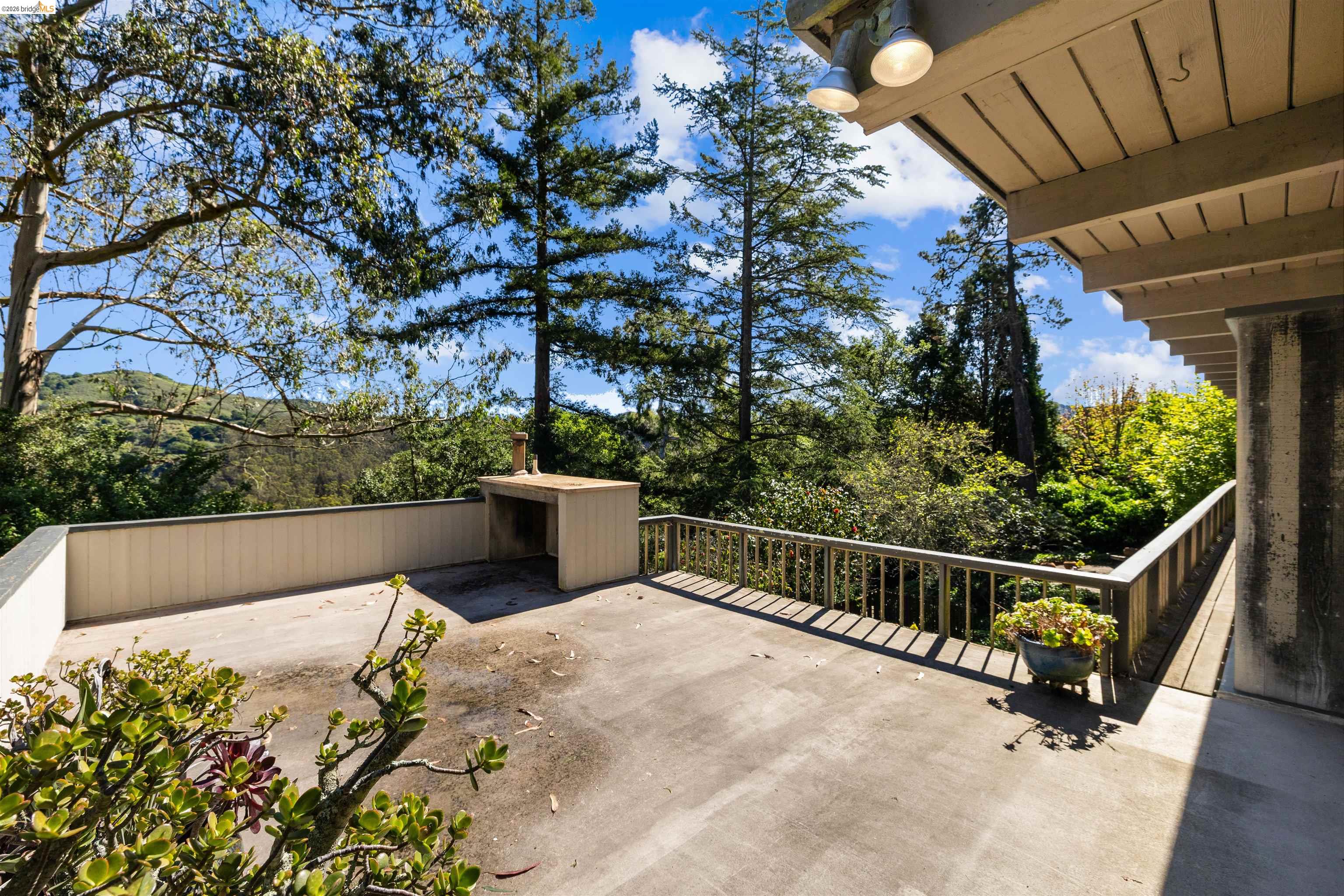 205 Lake Dr