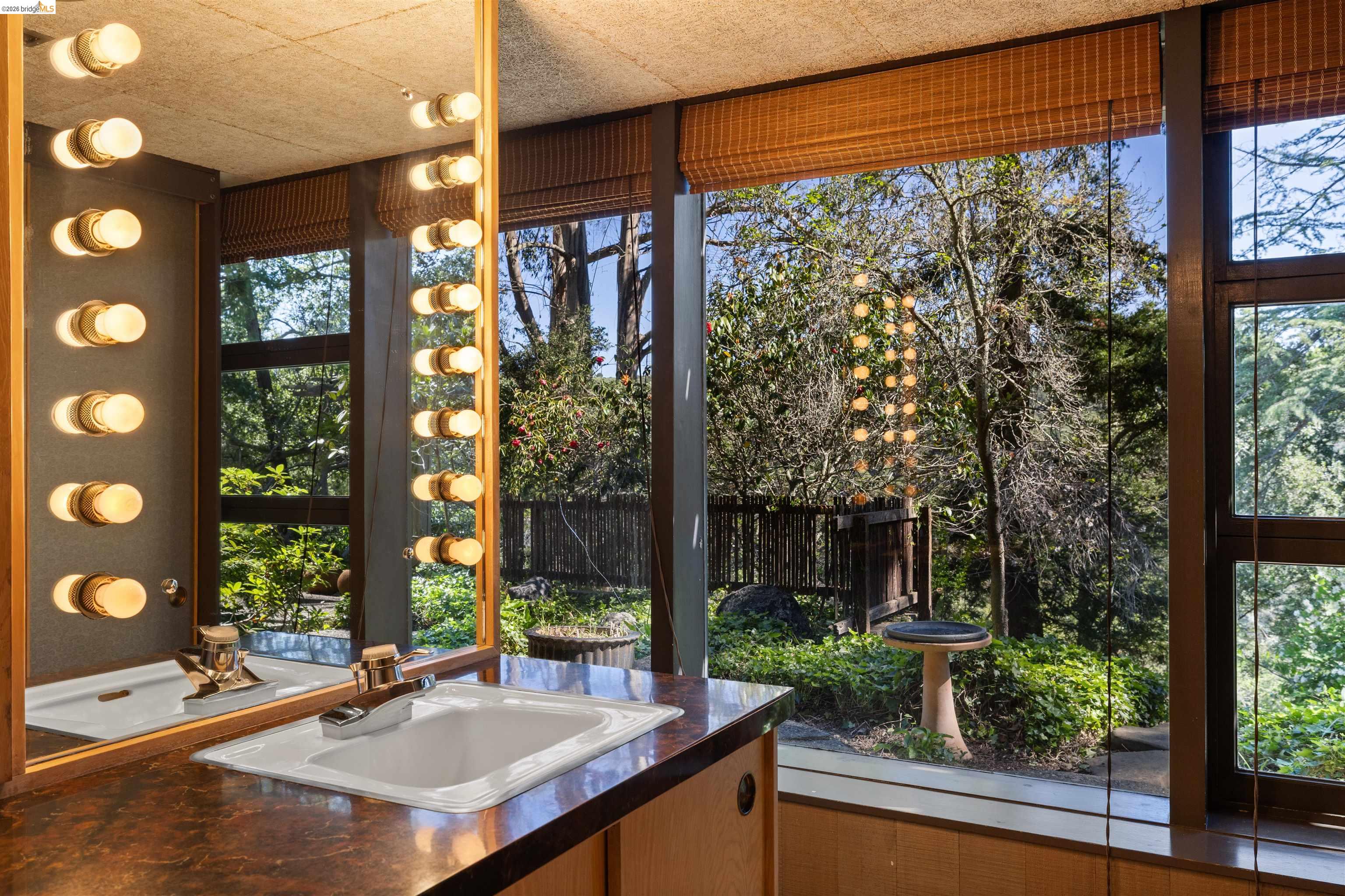 205 Lake Dr