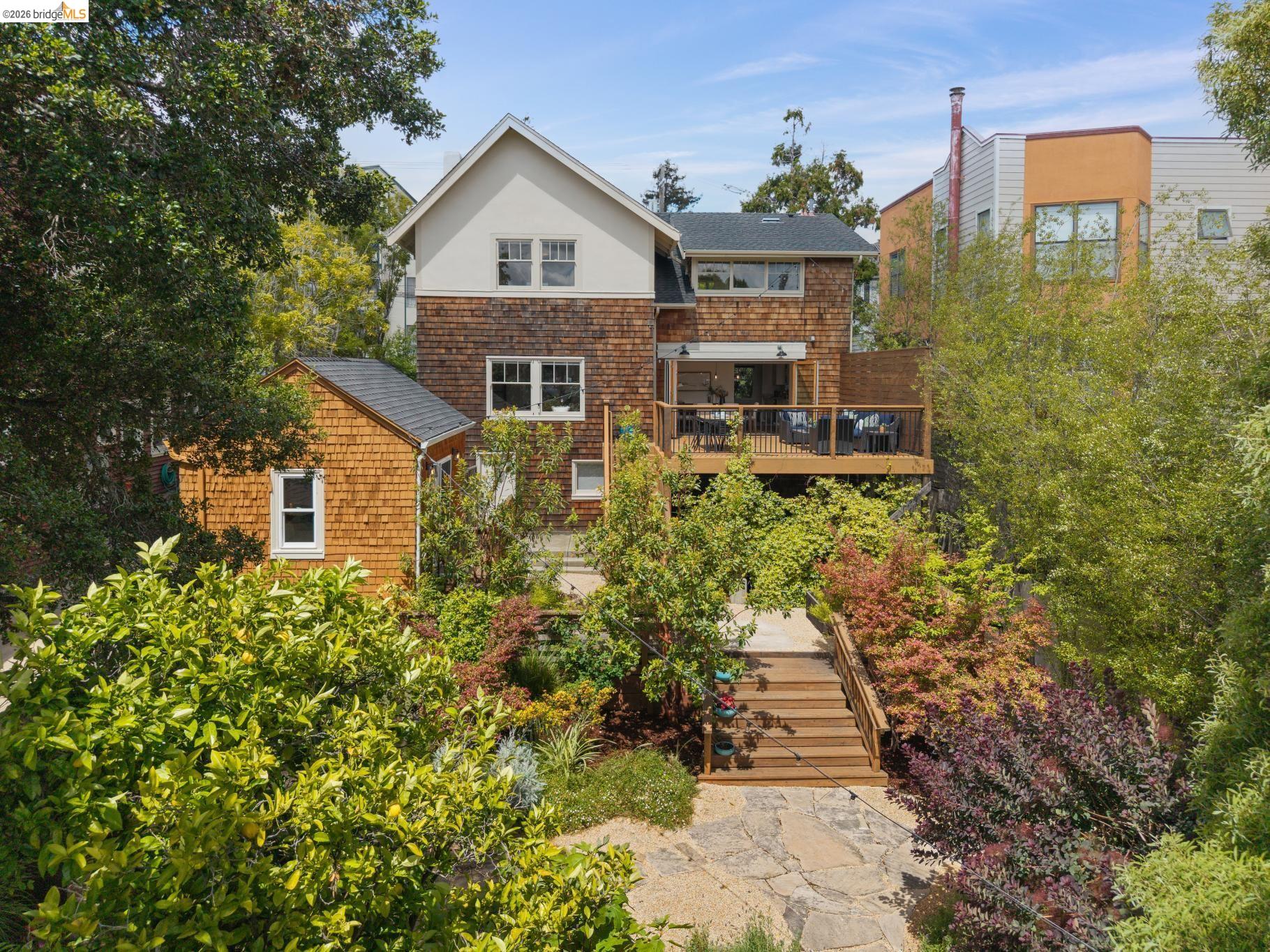 608 Jean St