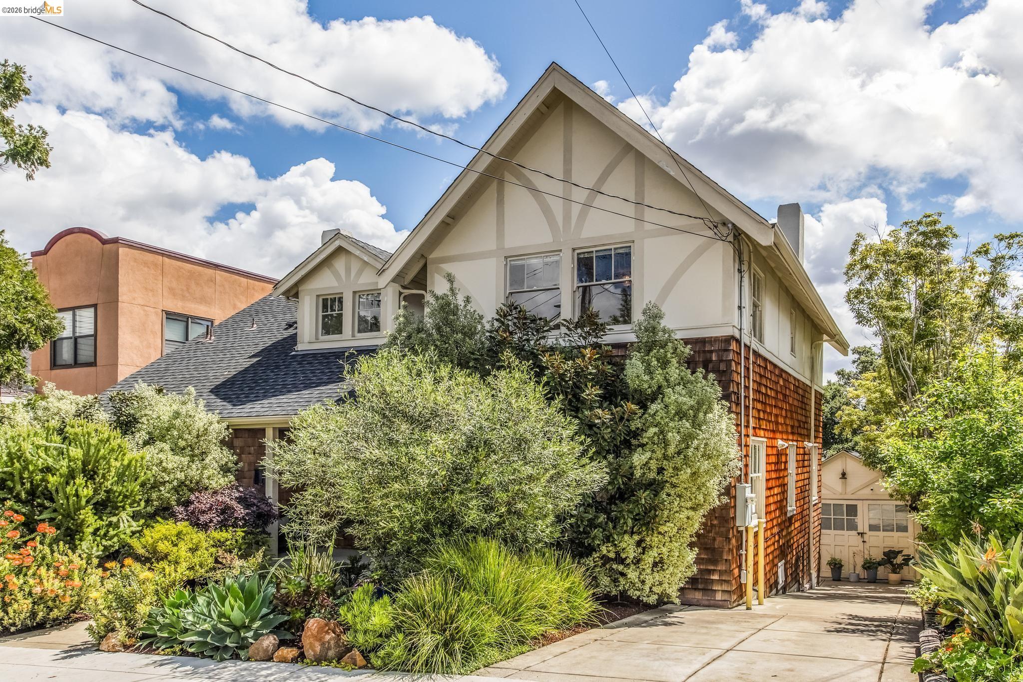 608 Jean St