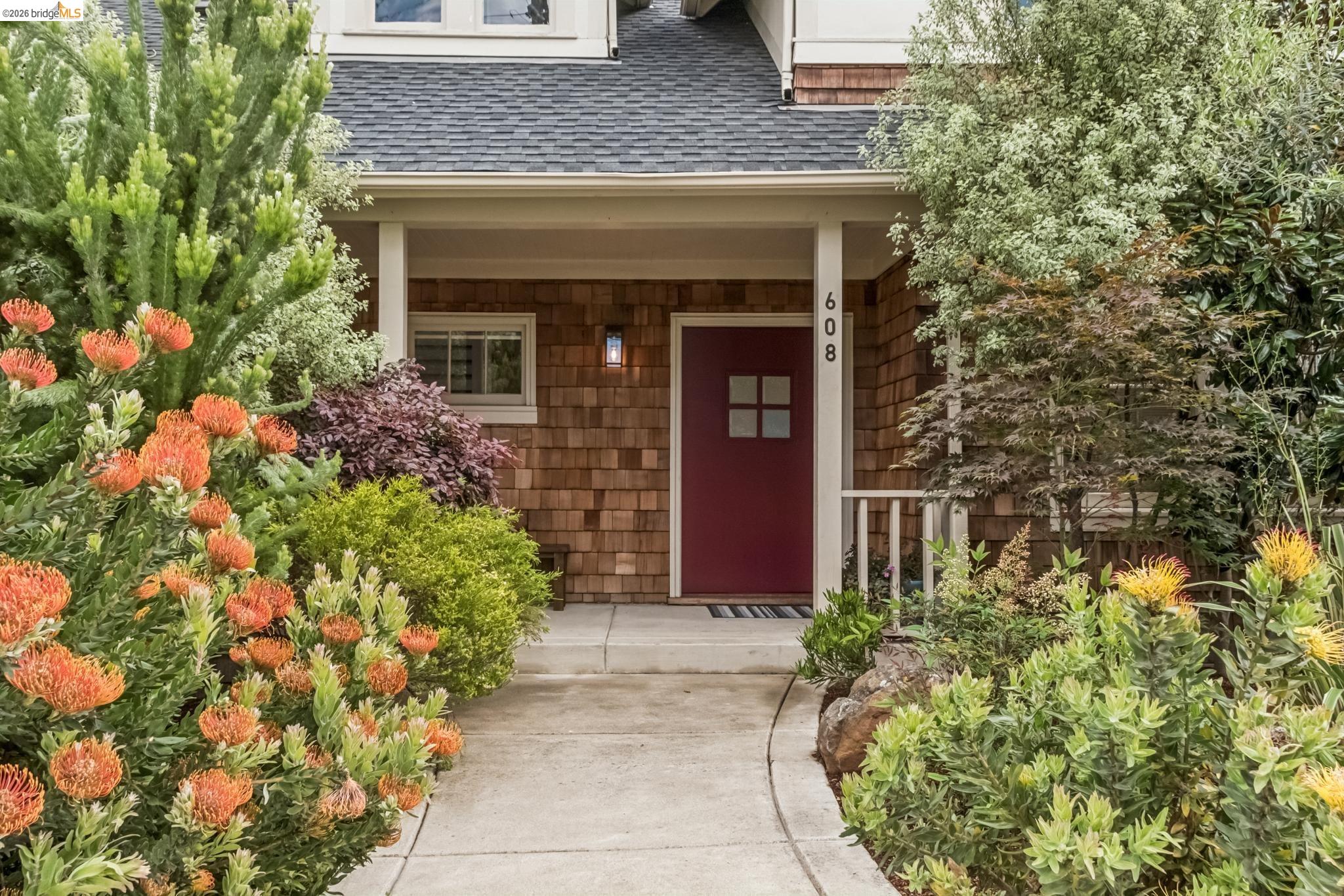 608 Jean St