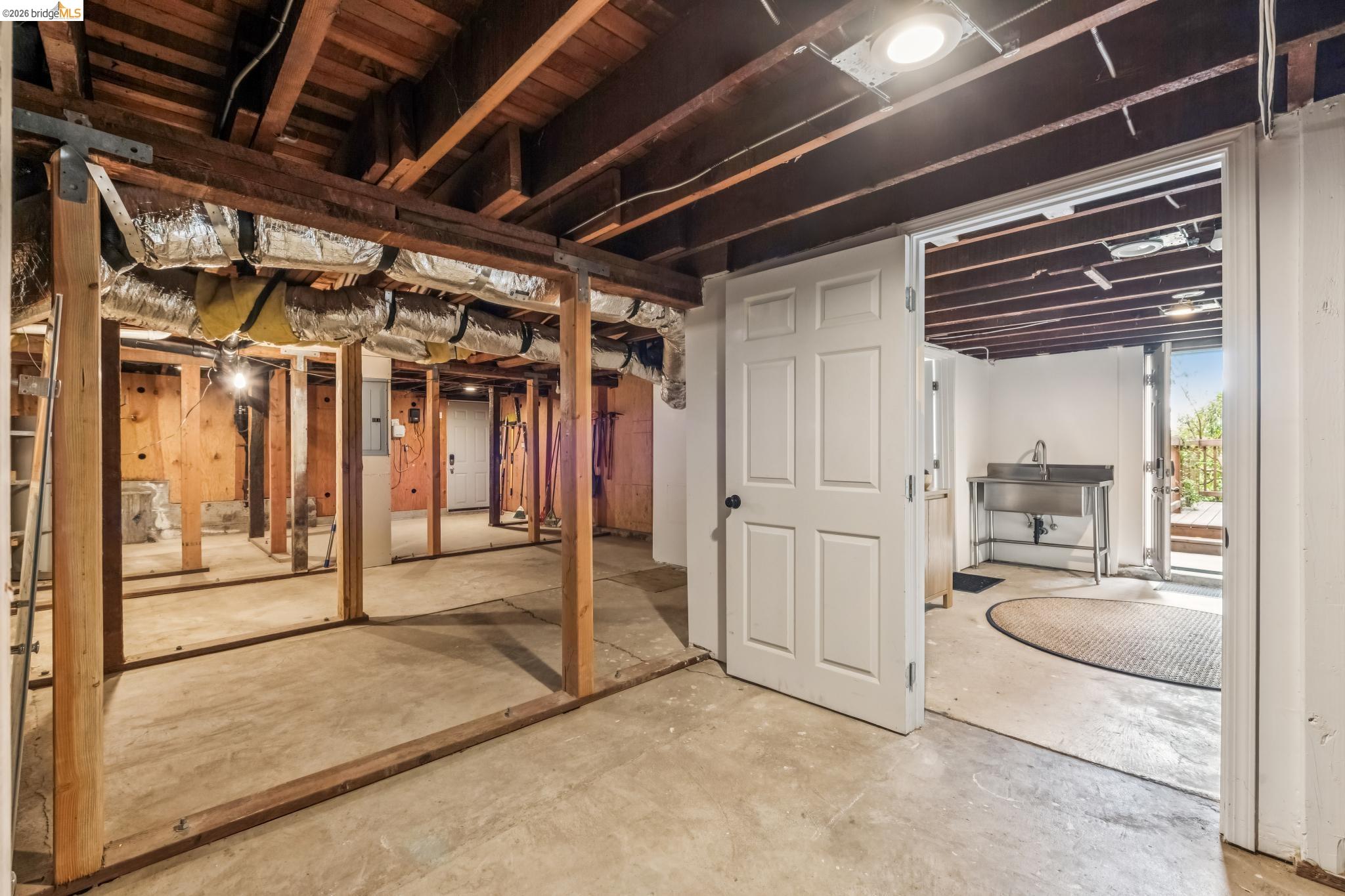 608 Jean St