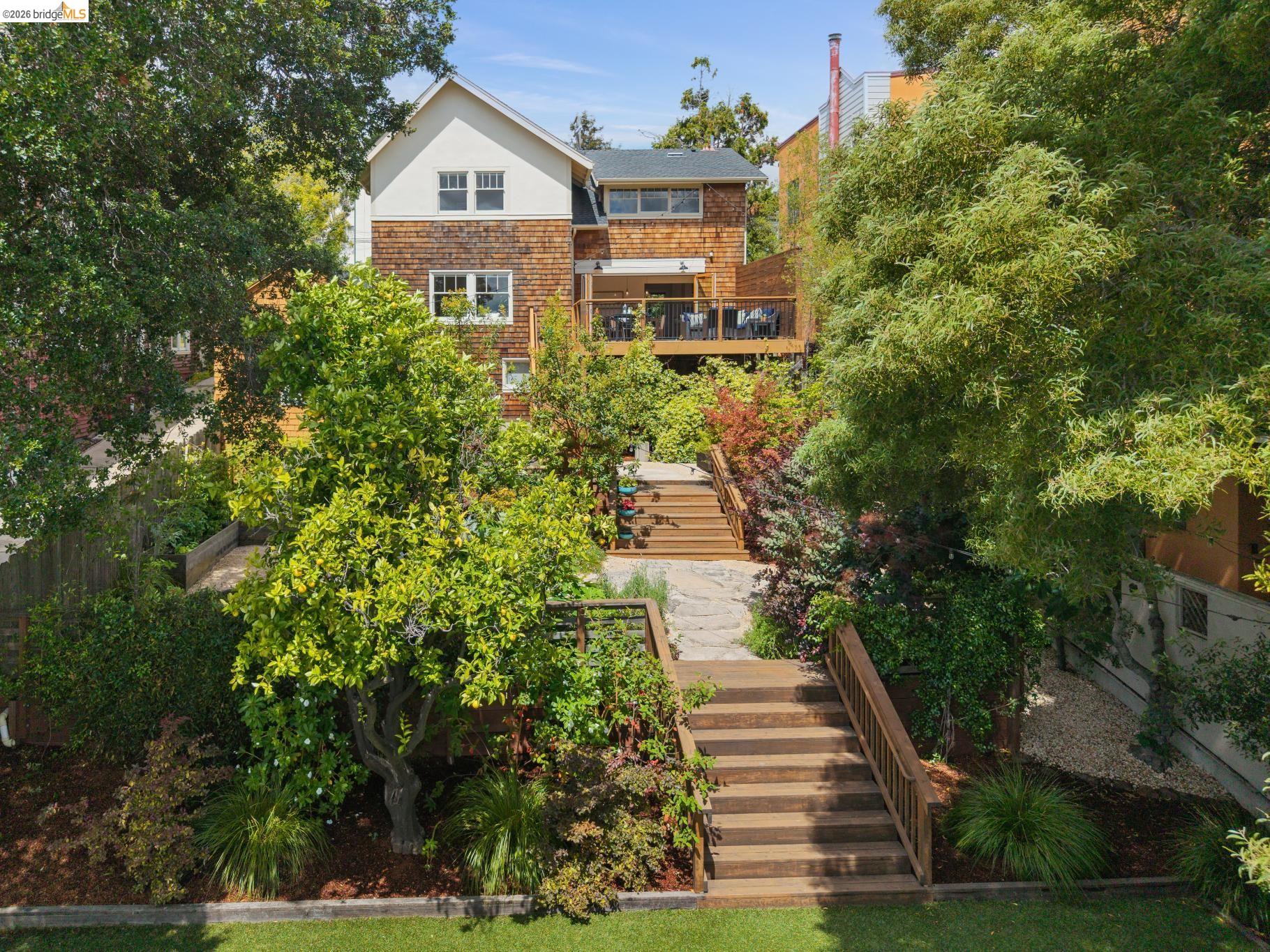 608 Jean St