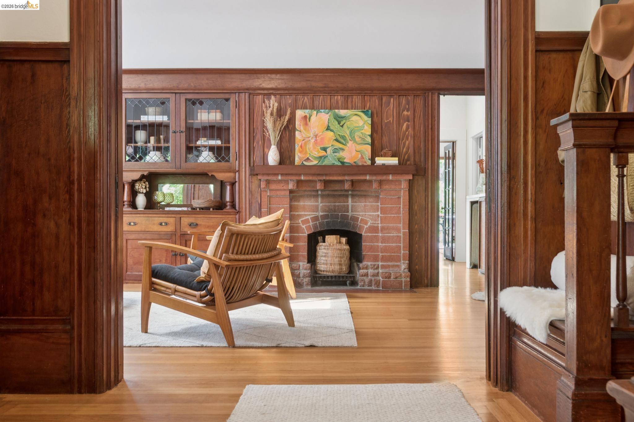 2121 Carleton St