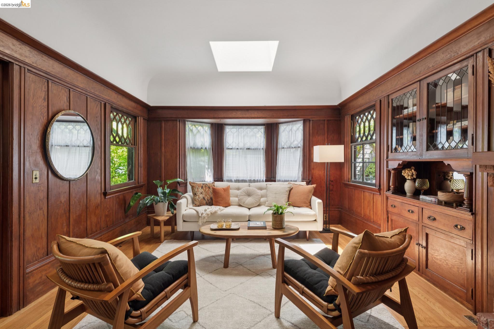 2121 Carleton St