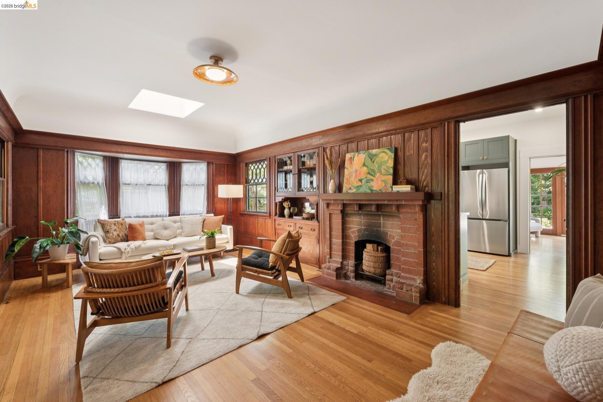 2121 Carleton St