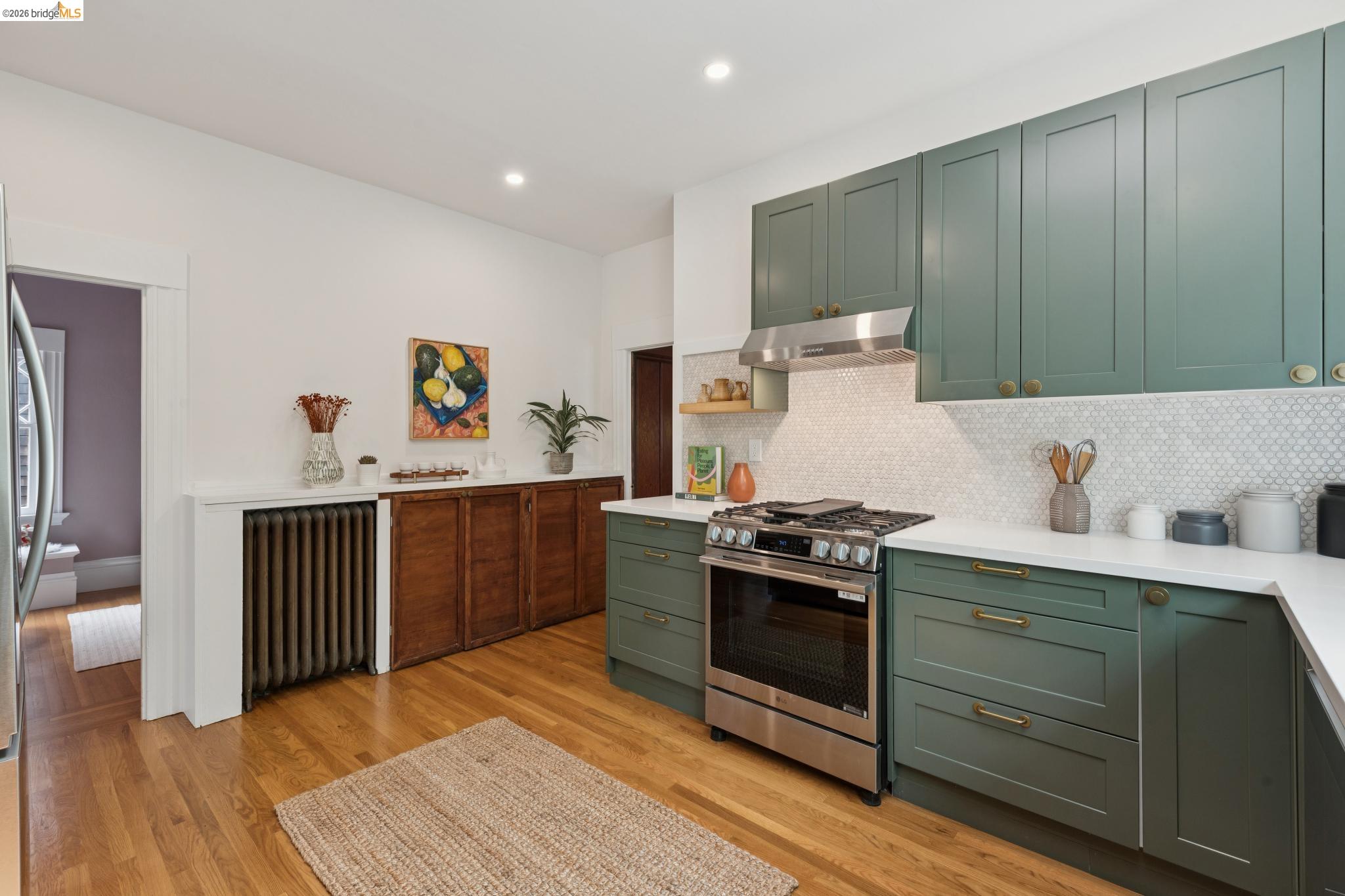 2121 Carleton St