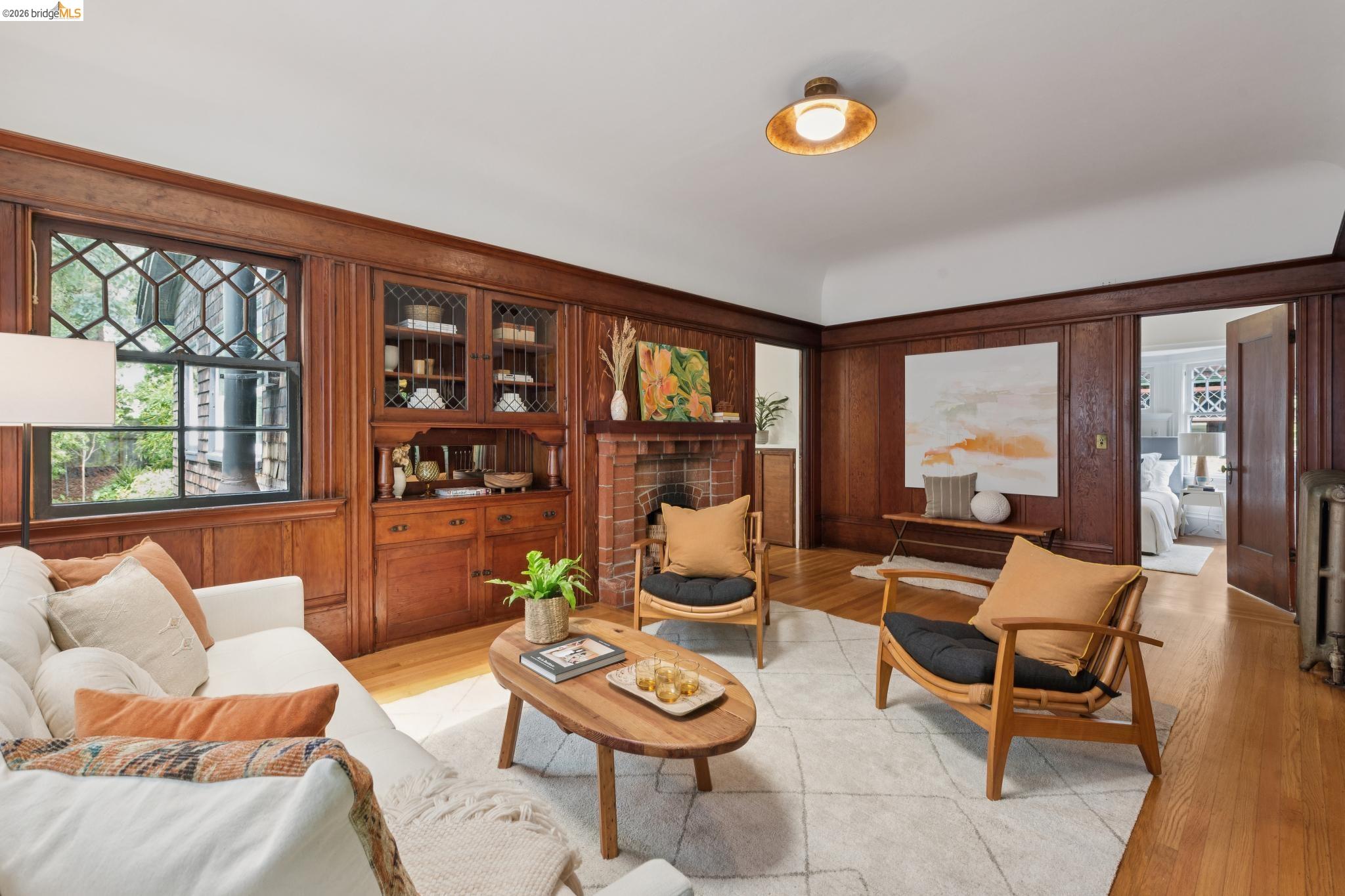 2121 Carleton St
