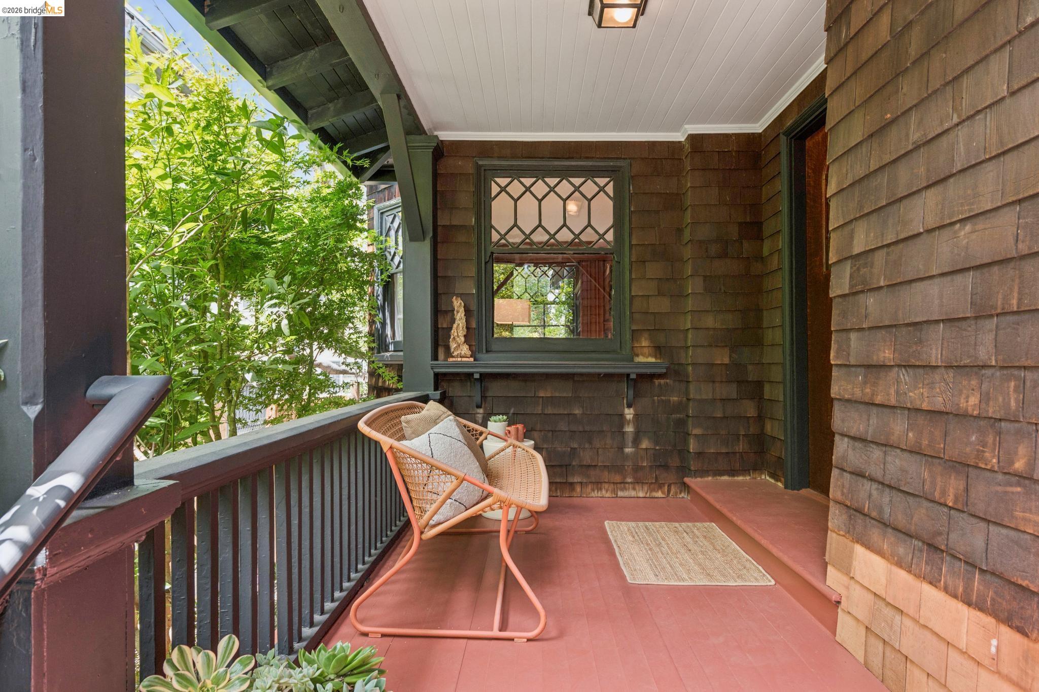 2121 Carleton St