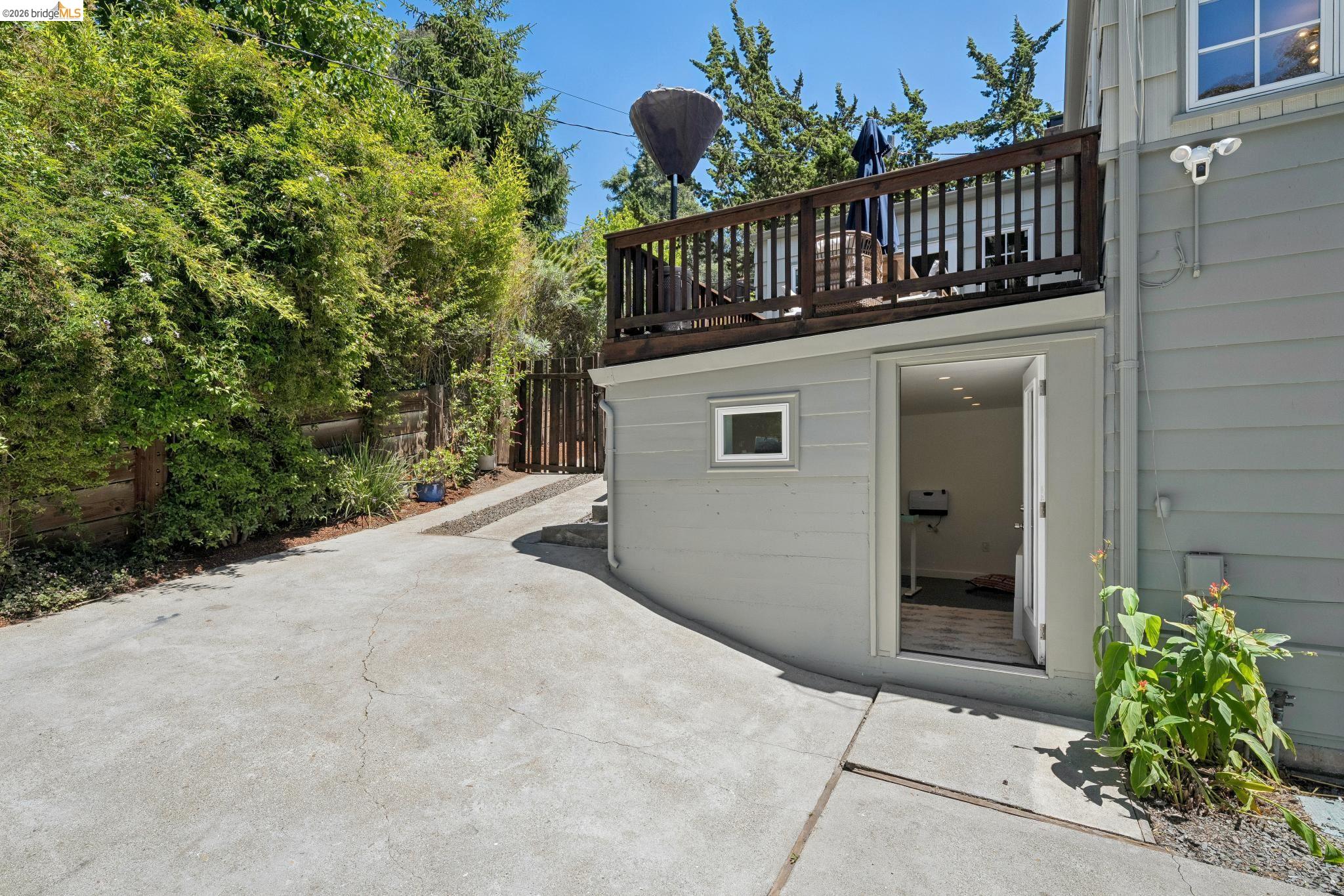 200 Fairlawn Dr