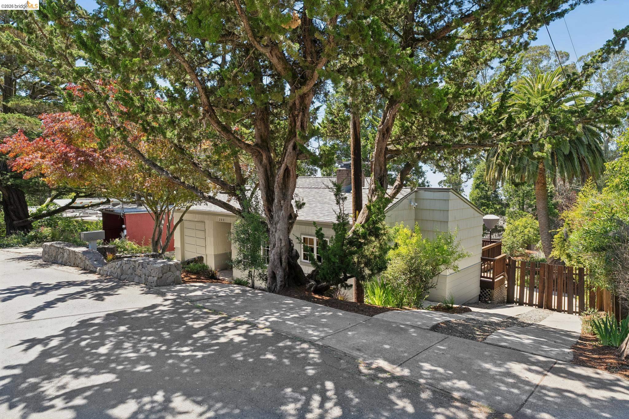 200 Fairlawn Dr