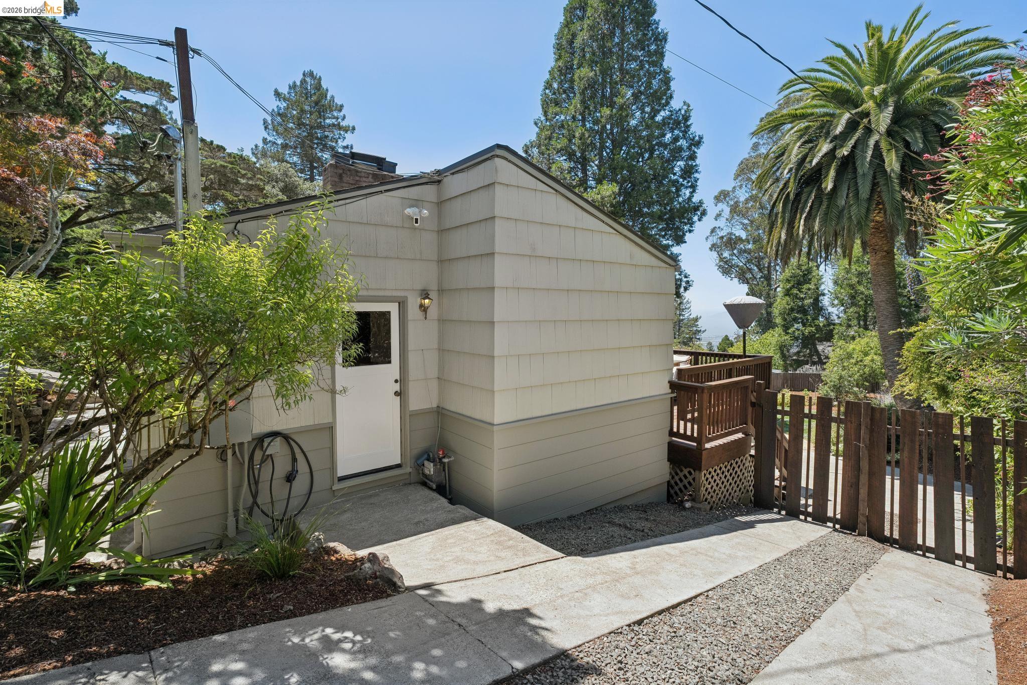 200 Fairlawn Dr