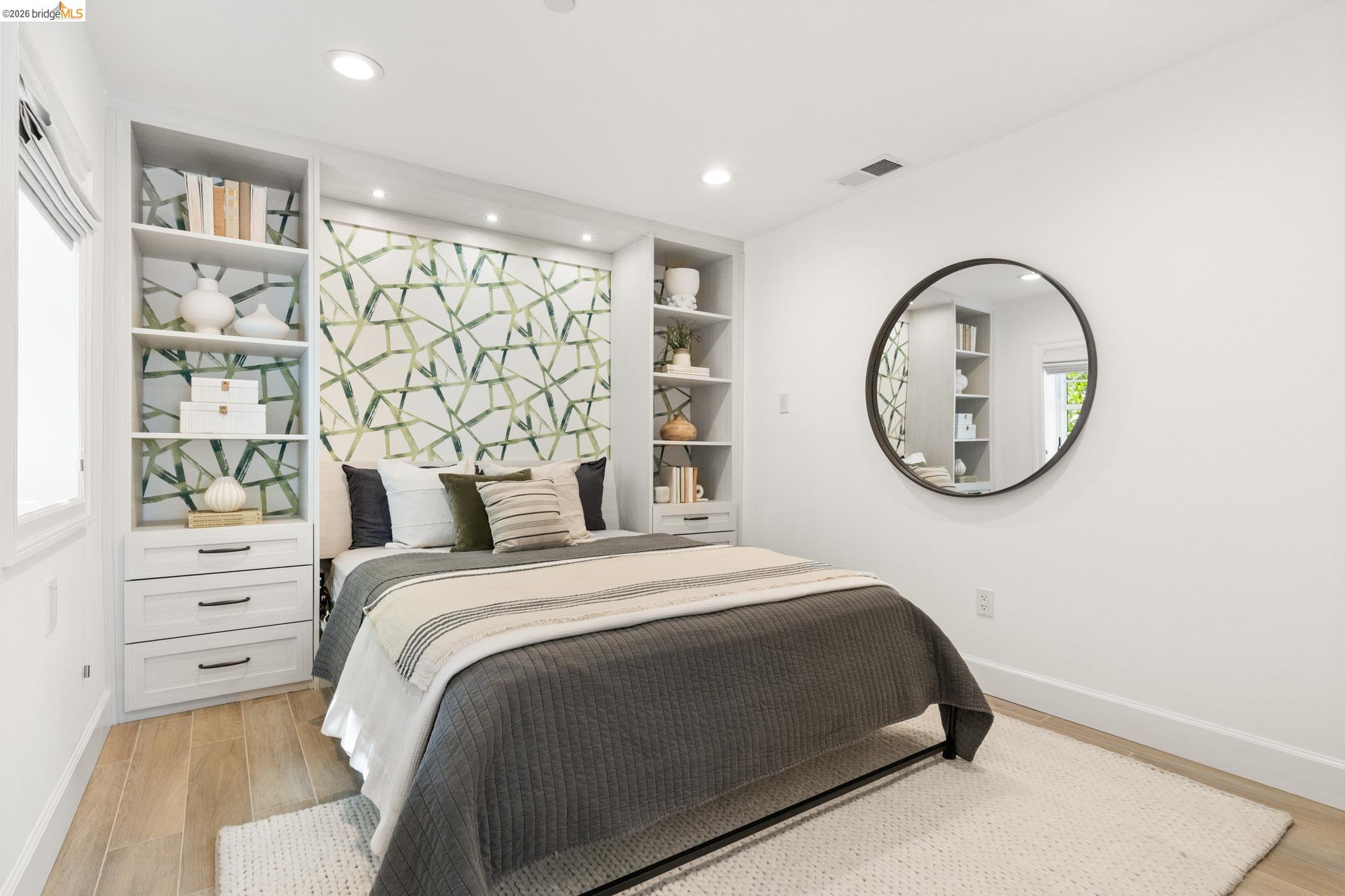 1115 Clarendon Cres