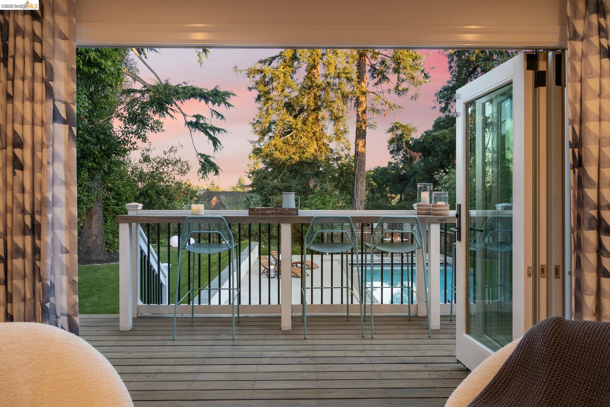 1115 Clarendon Cres