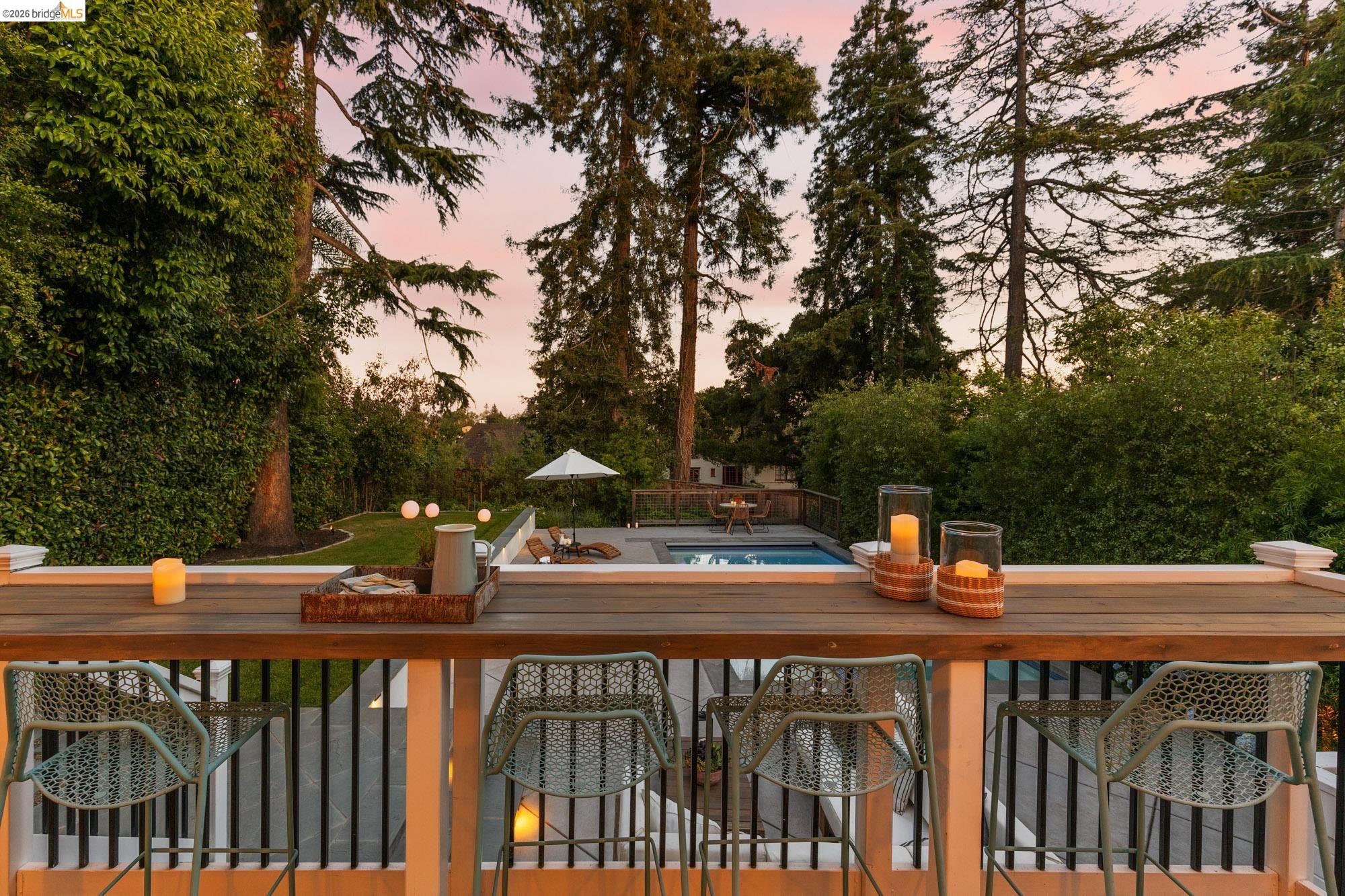 1115 Clarendon Cres