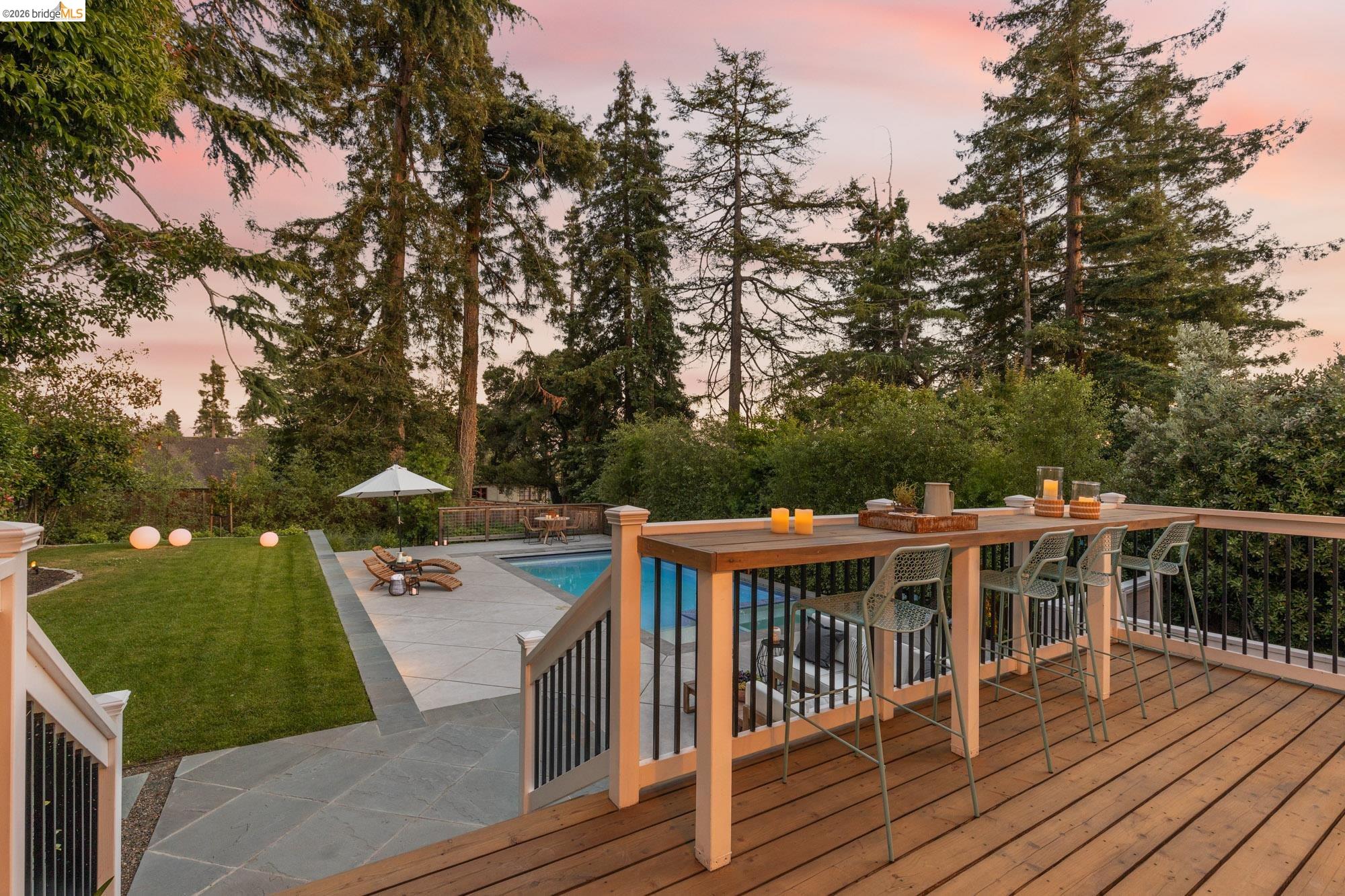 1115 Clarendon Cres