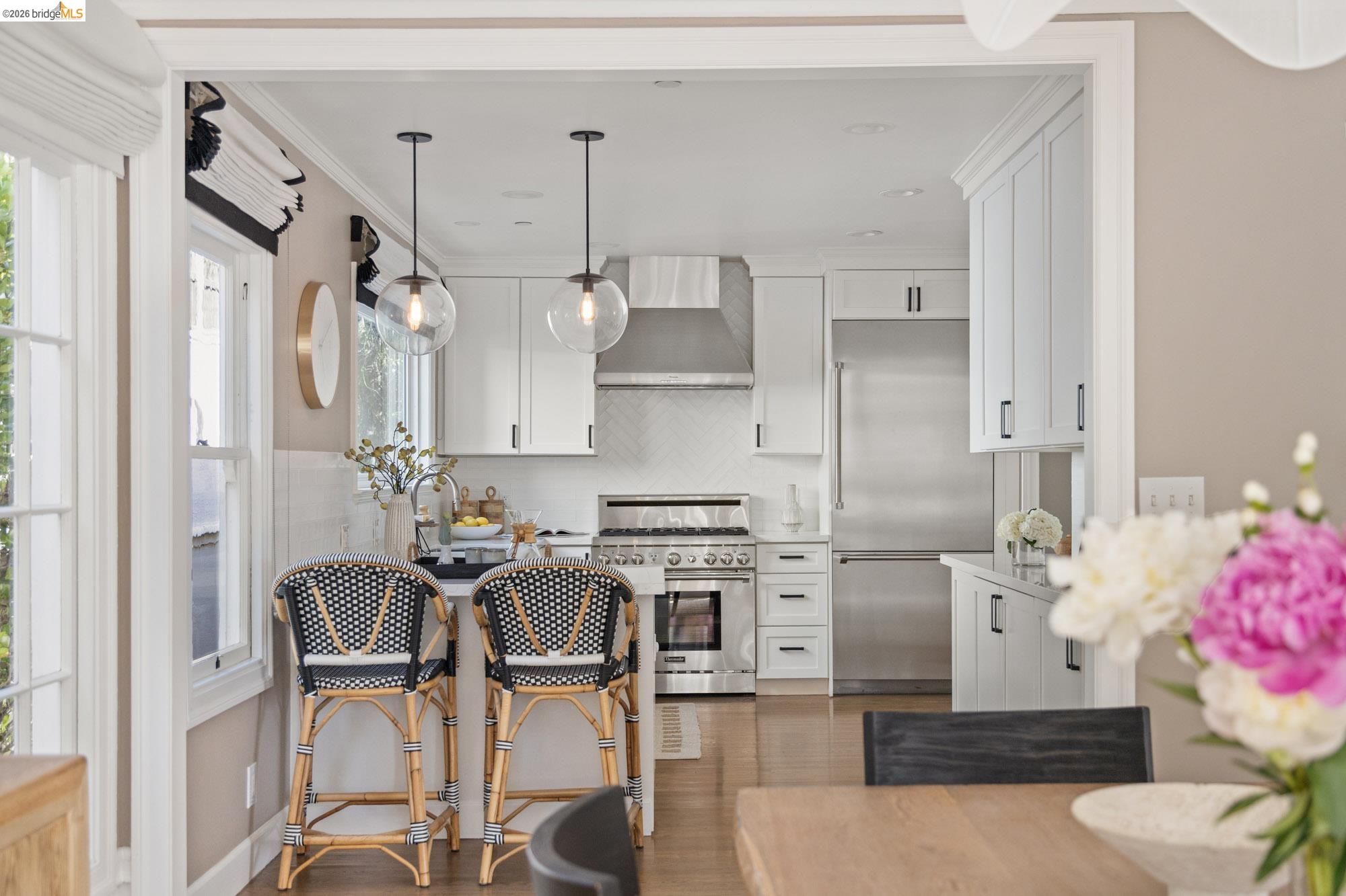 1115 Clarendon Cres