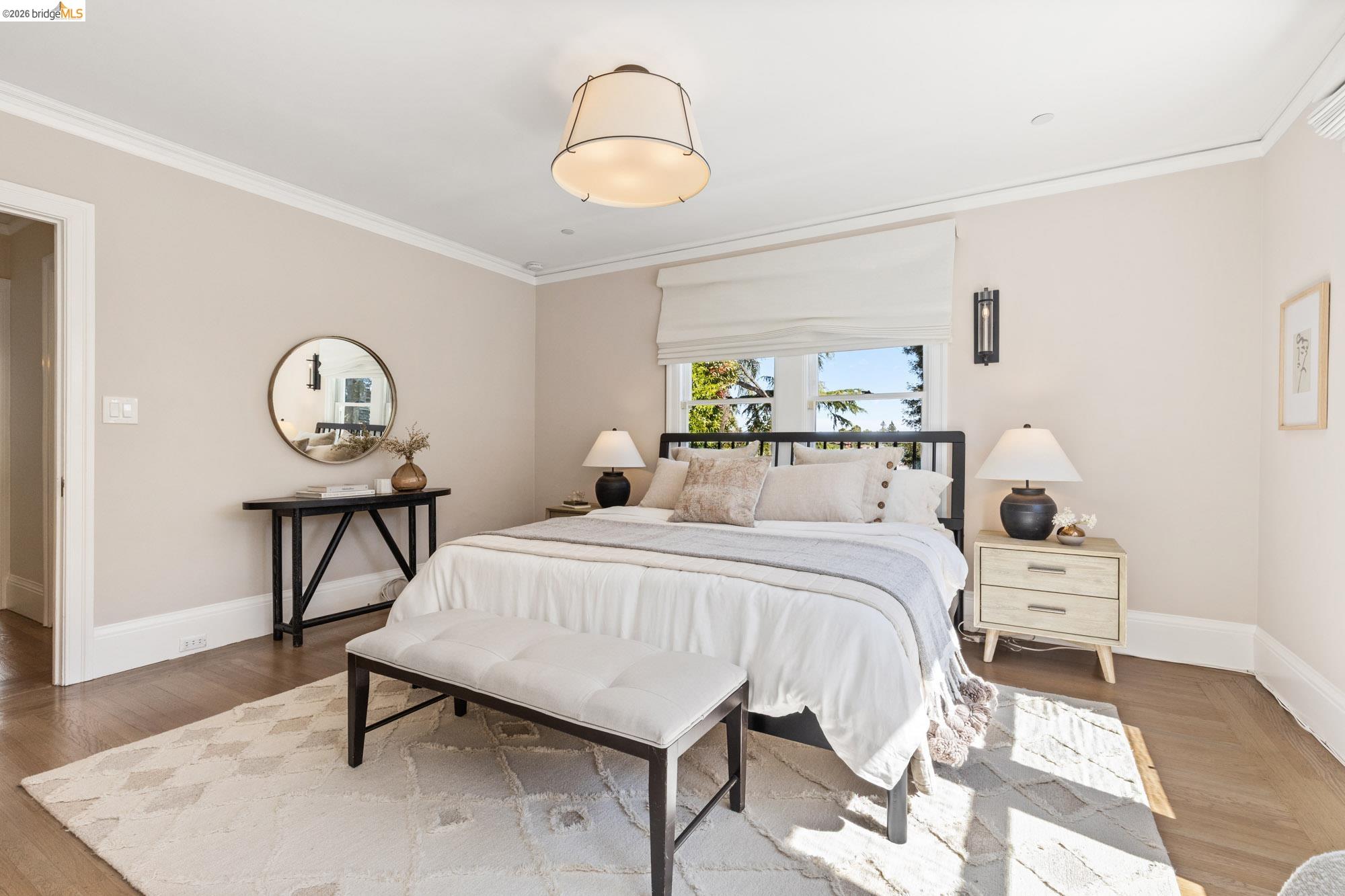 1115 Clarendon Cres