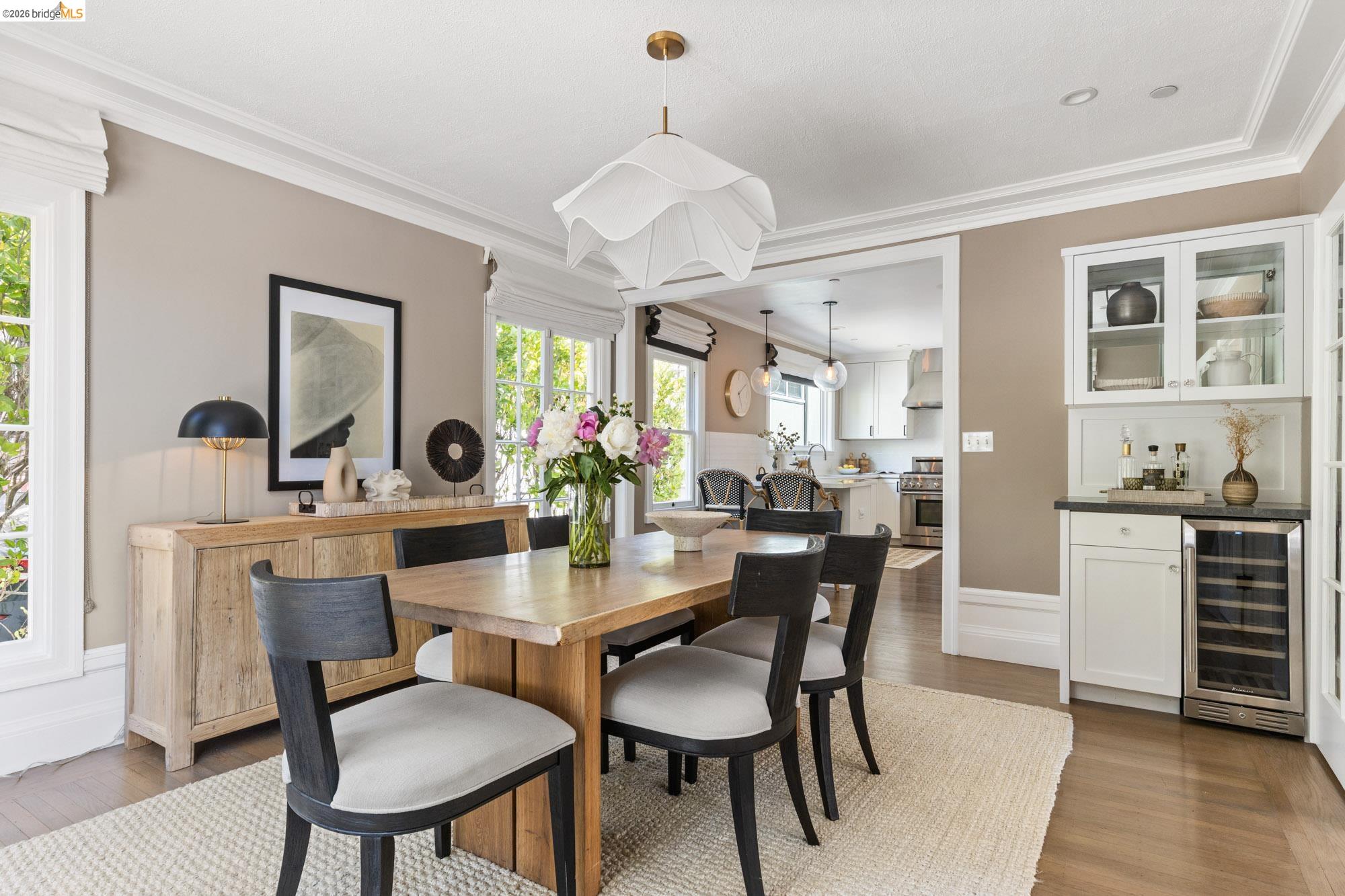 1115 Clarendon Cres