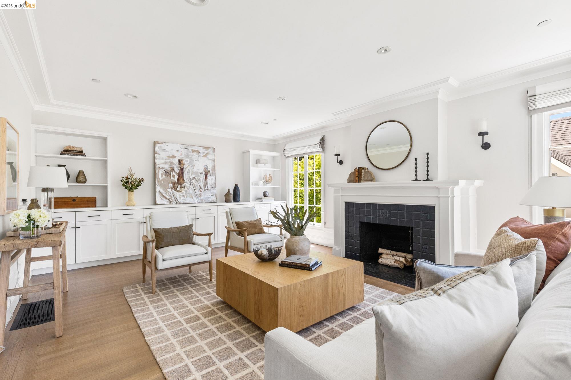 1115 Clarendon Cres