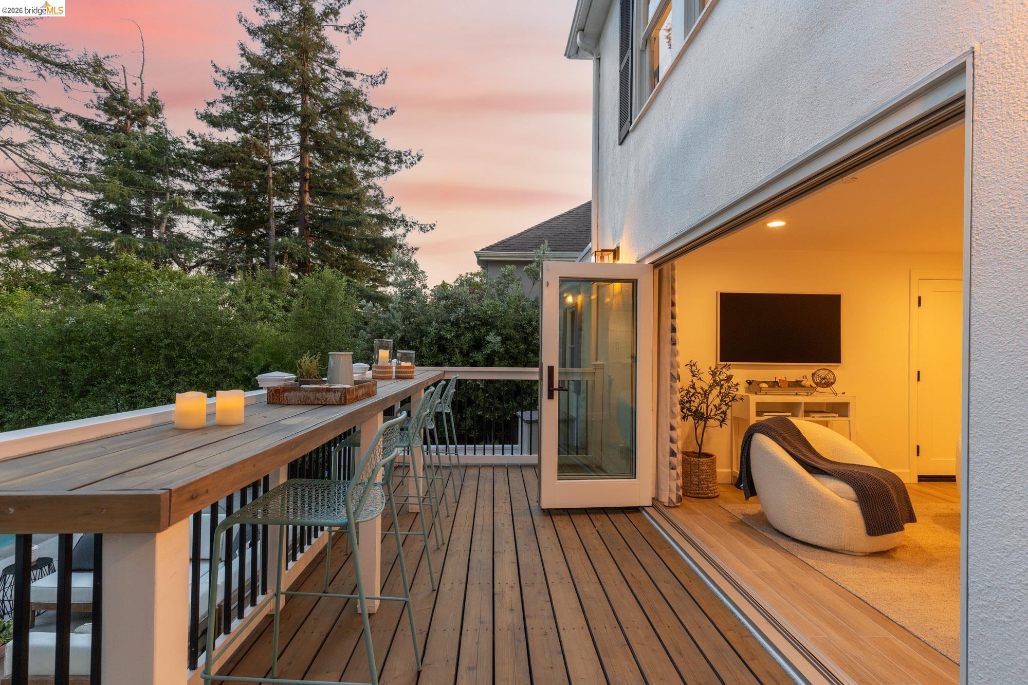 1115 Clarendon Cres