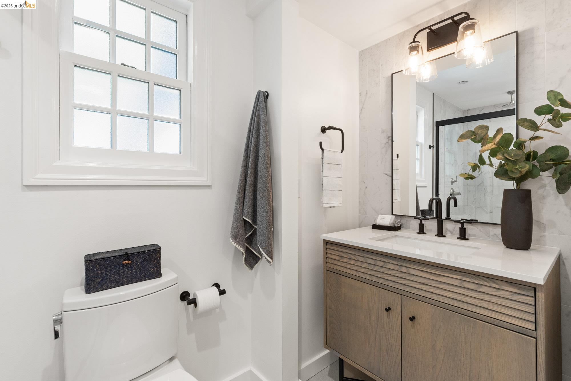 1115 Clarendon Cres