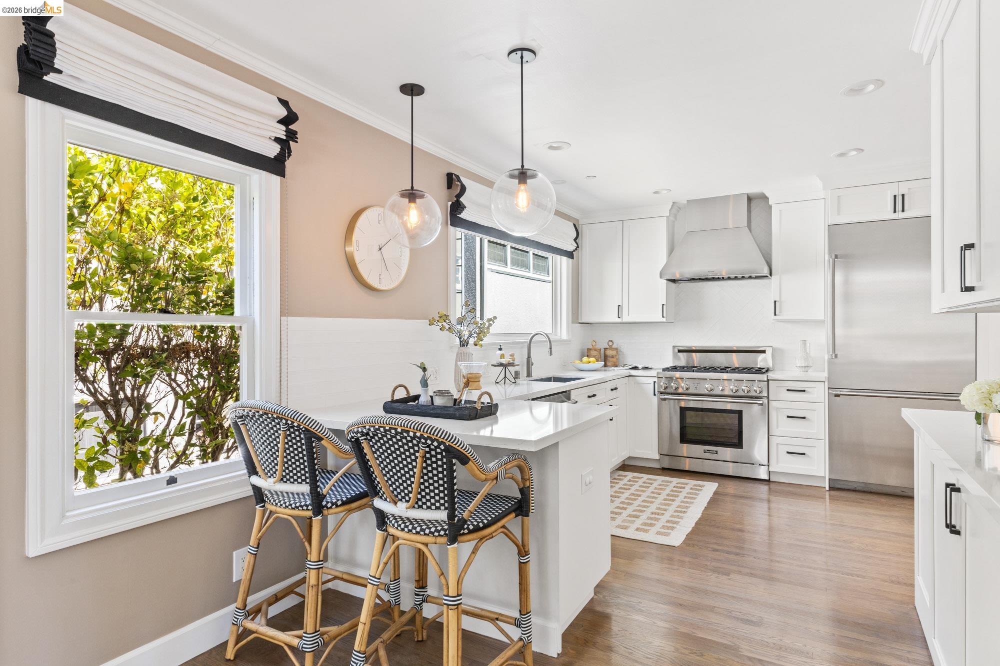 1115 Clarendon Cres