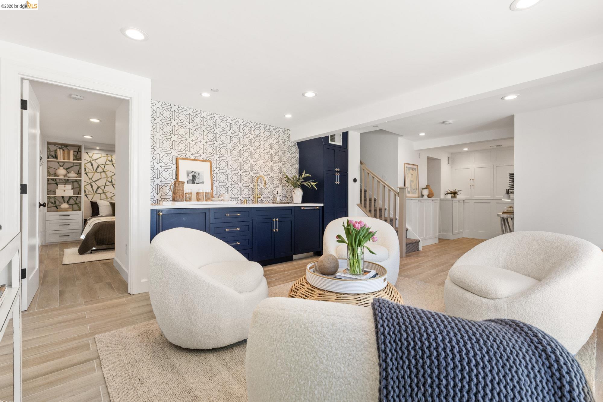 1115 Clarendon Cres