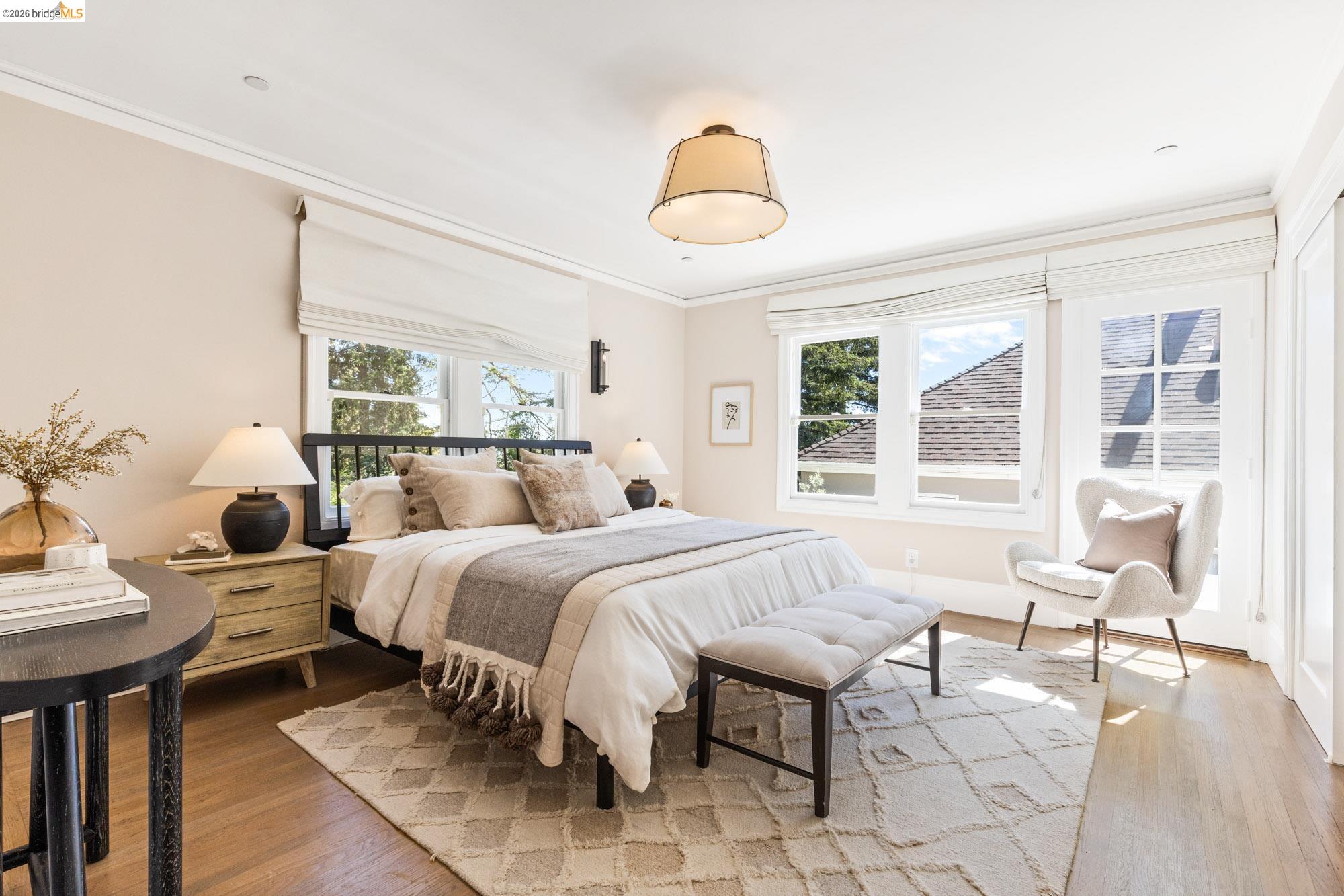 1115 Clarendon Cres