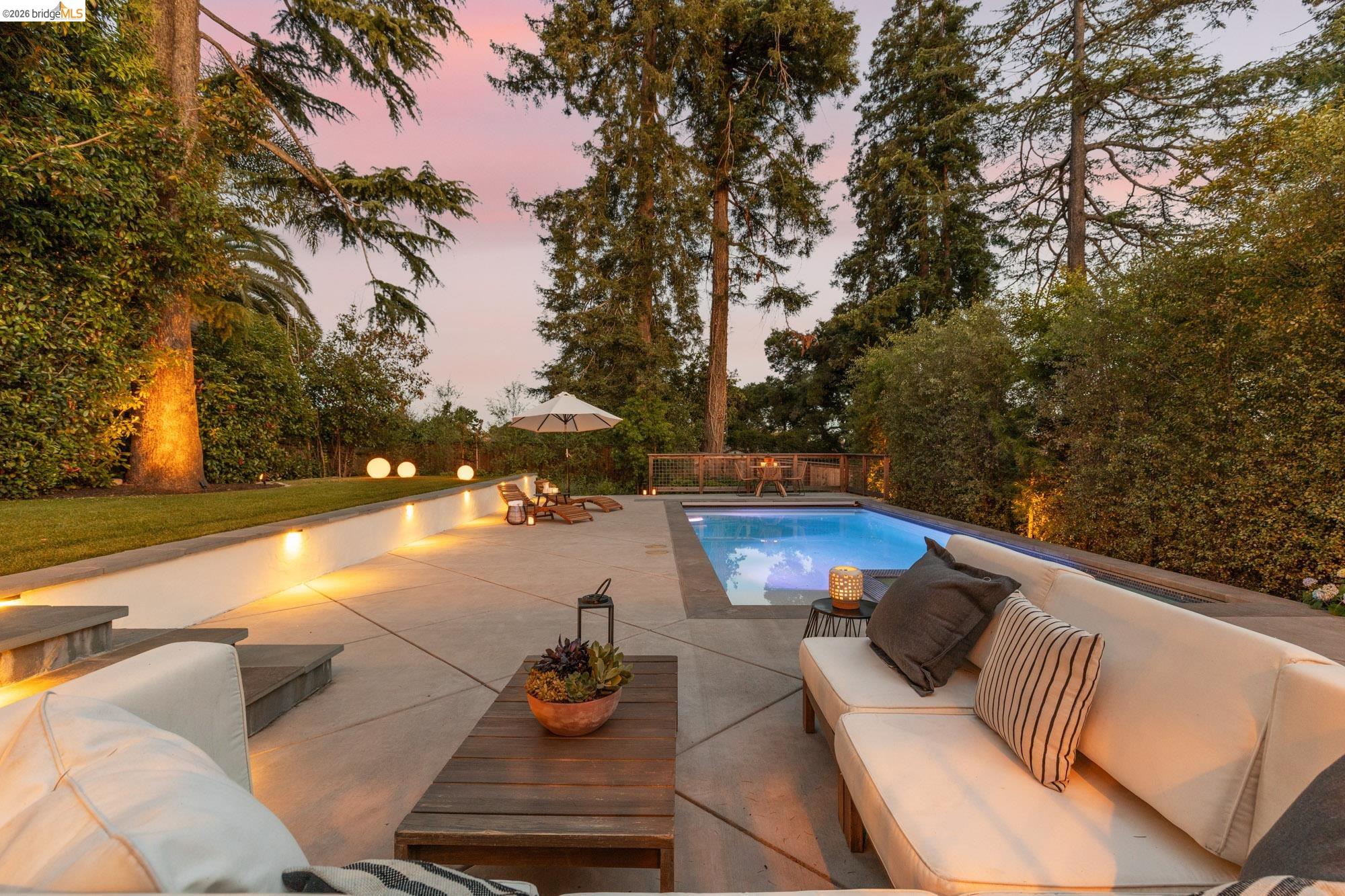 1115 Clarendon Cres