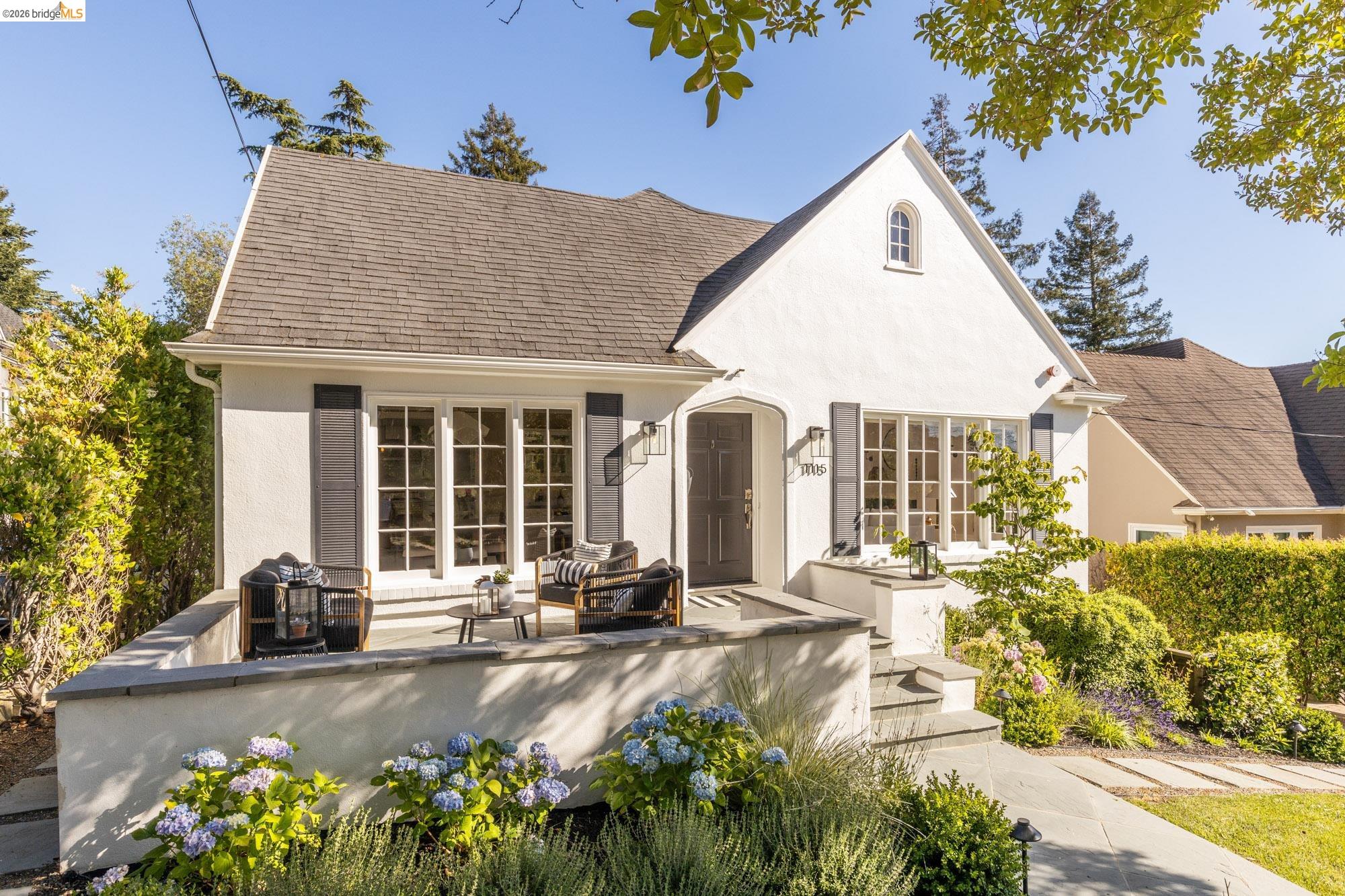 1115 Clarendon Cres