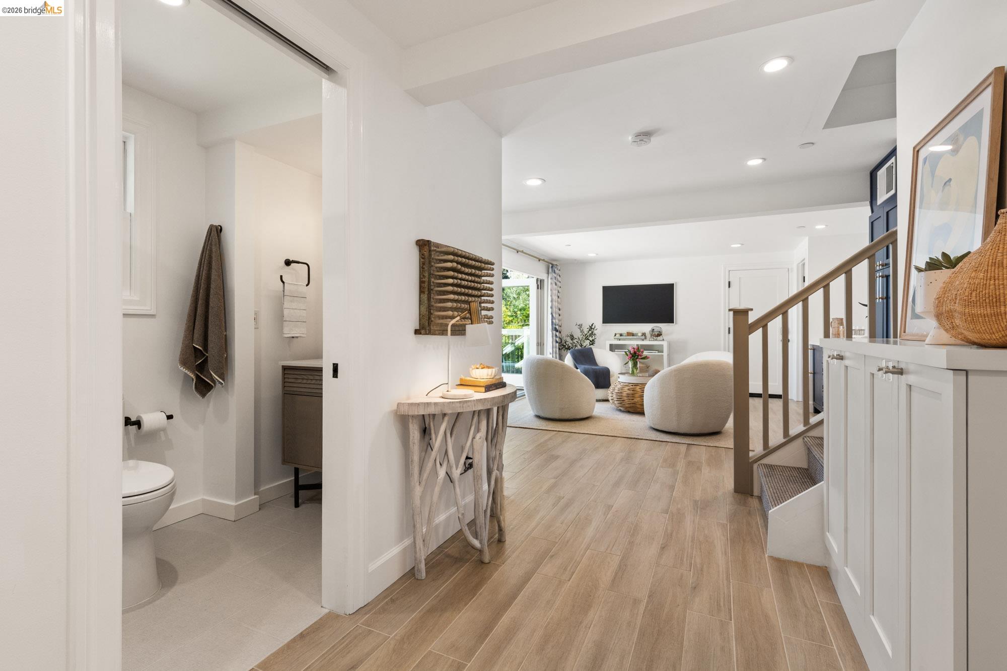 1115 Clarendon Cres