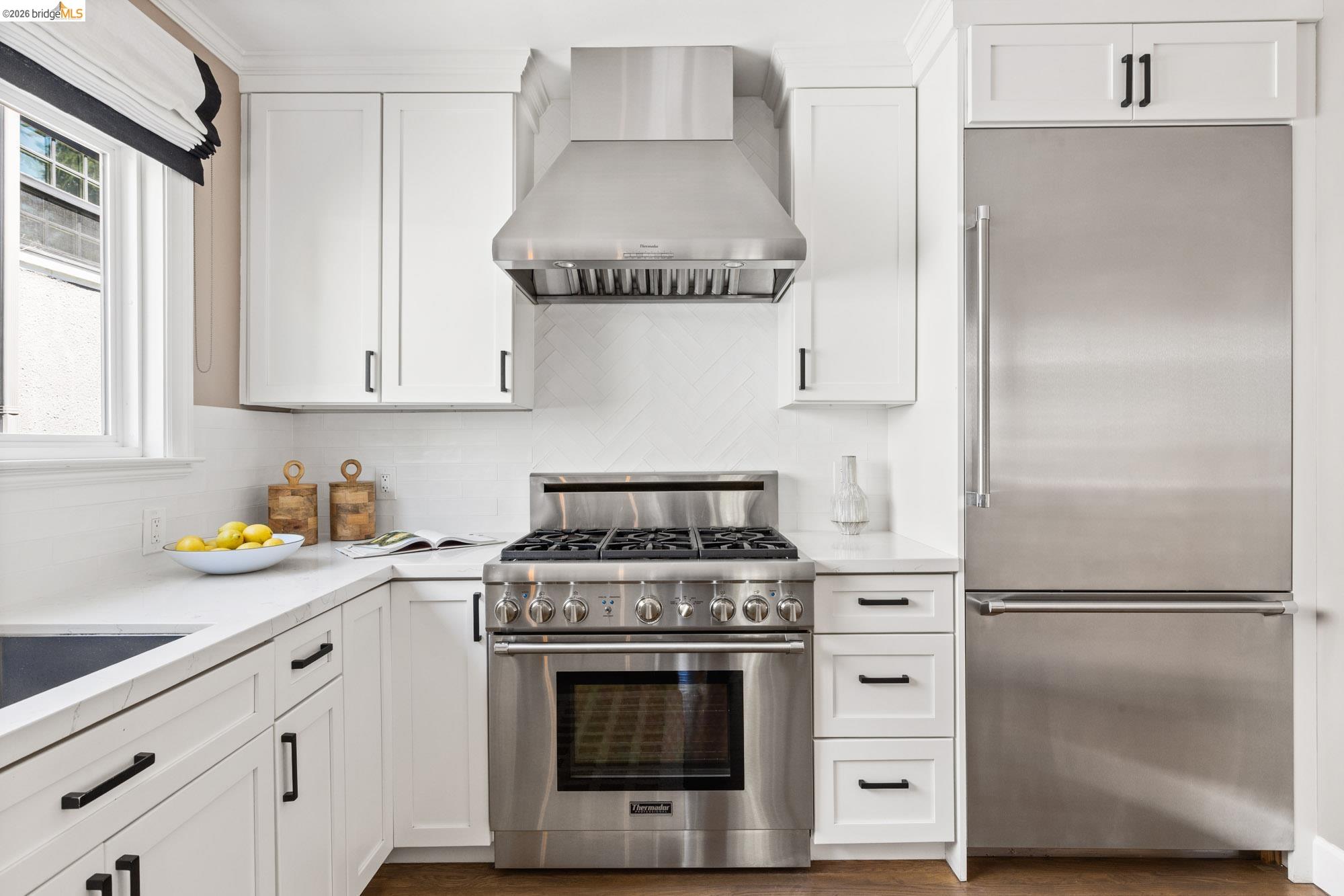 1115 Clarendon Cres