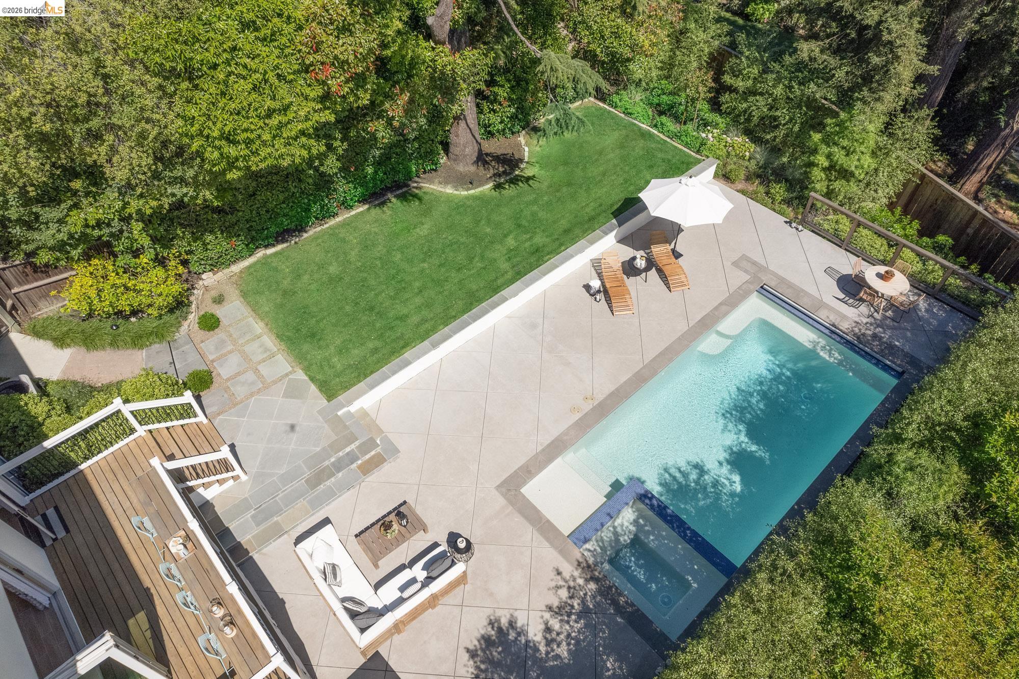 1115 Clarendon Cres