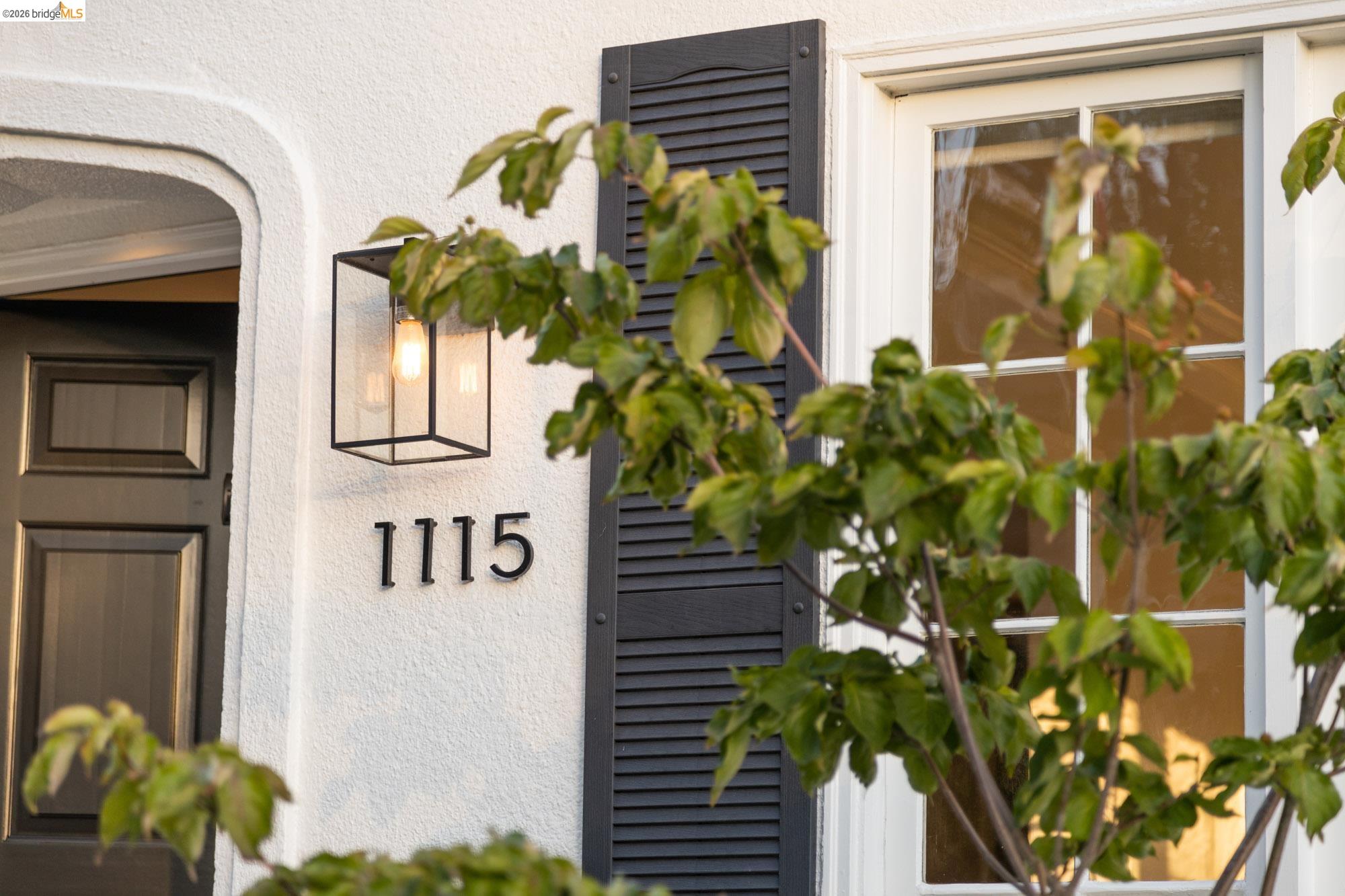1115 Clarendon Cres
