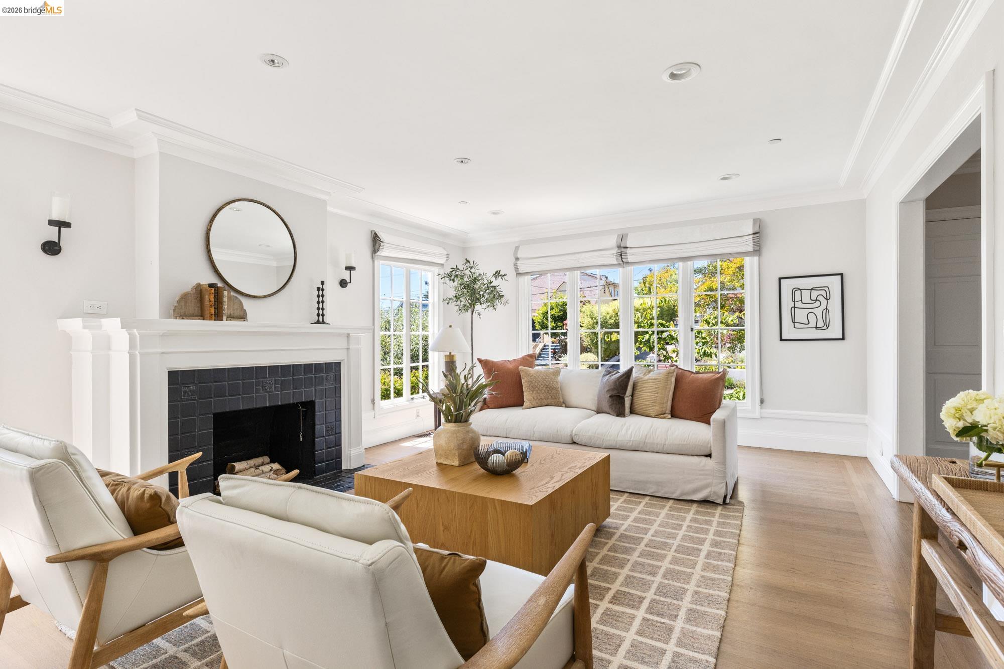 1115 Clarendon Cres