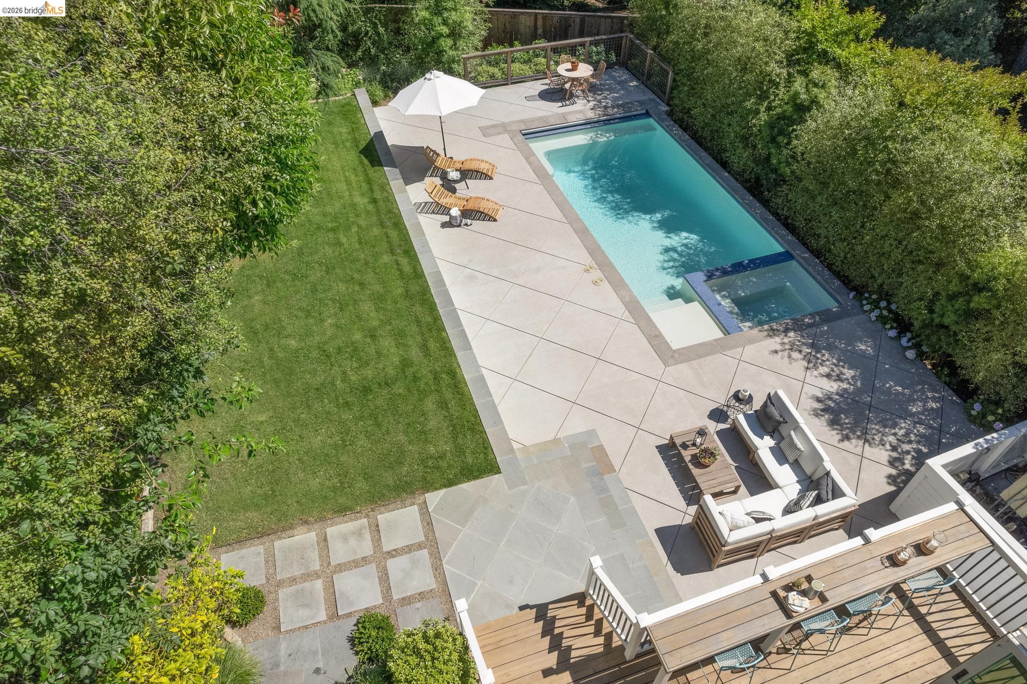 1115 Clarendon Cres