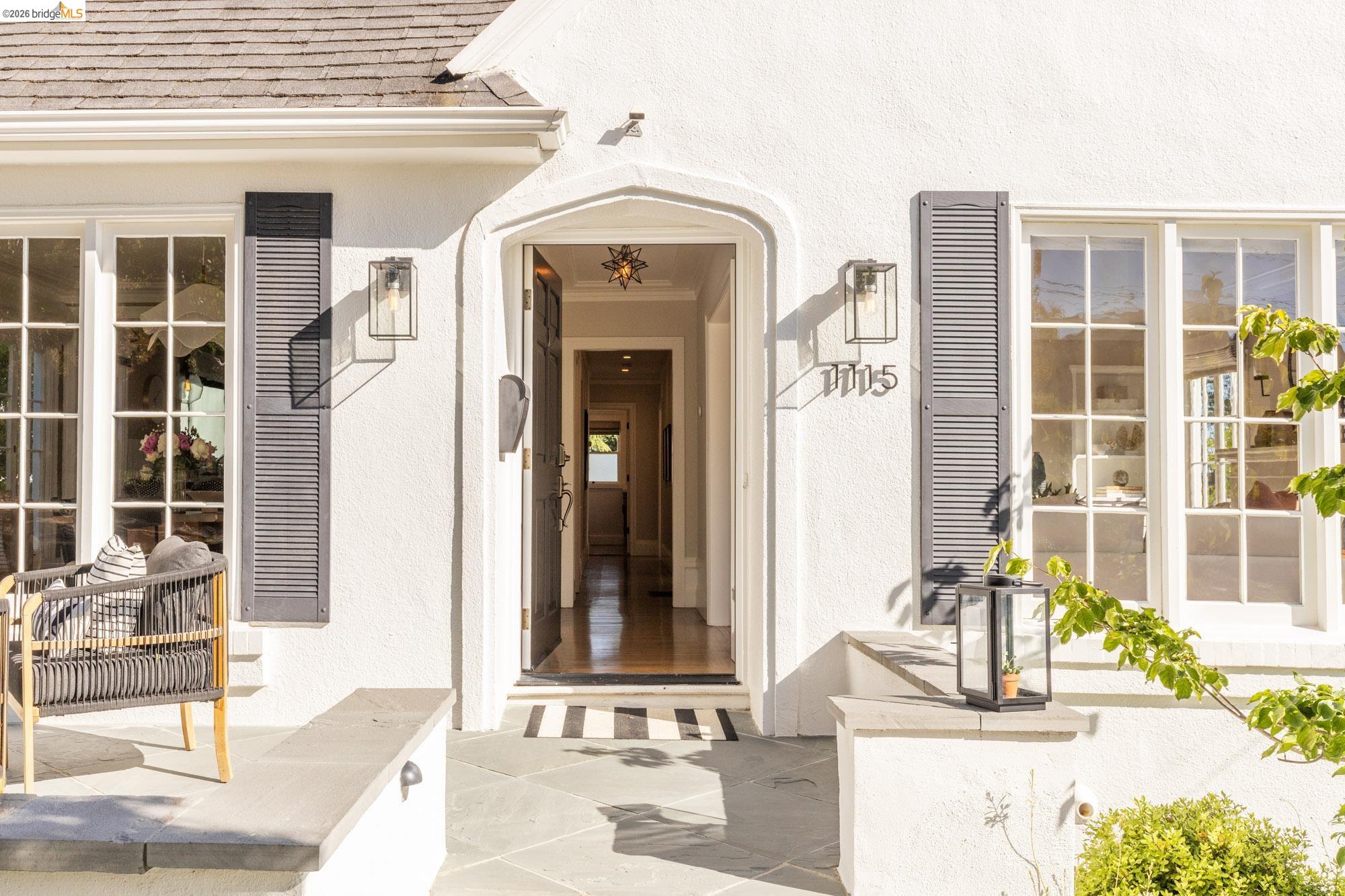 1115 Clarendon Cres