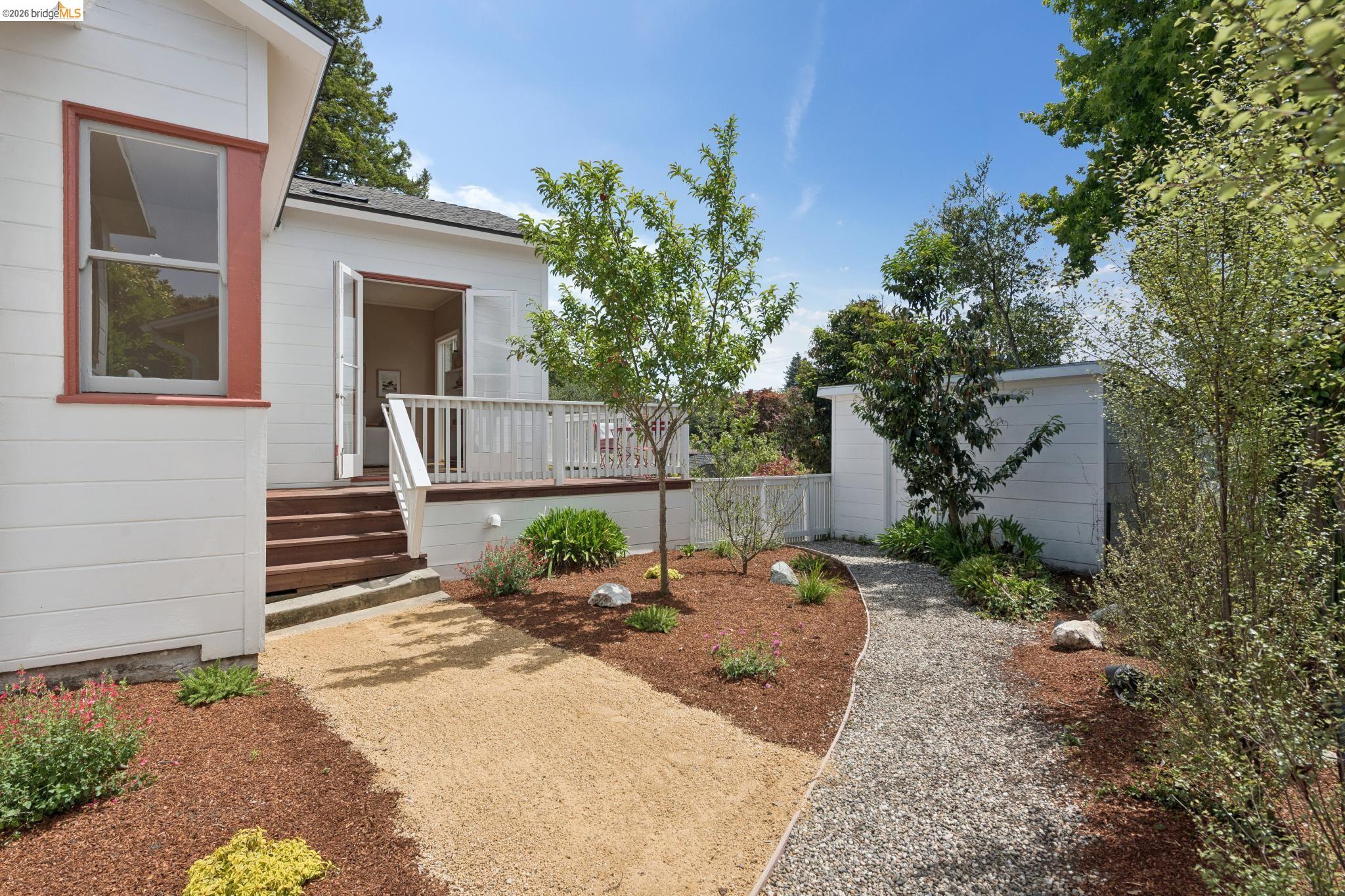798 Creston Rd