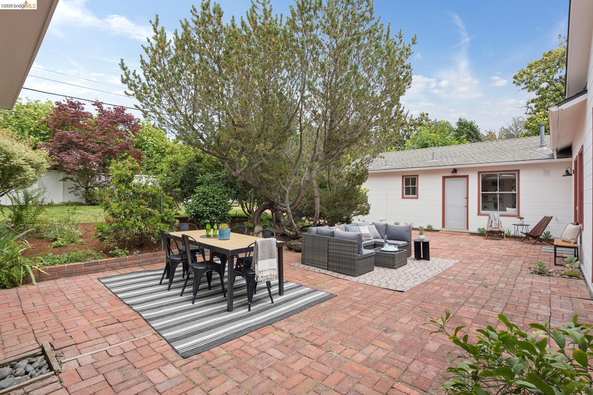 798 Creston Rd