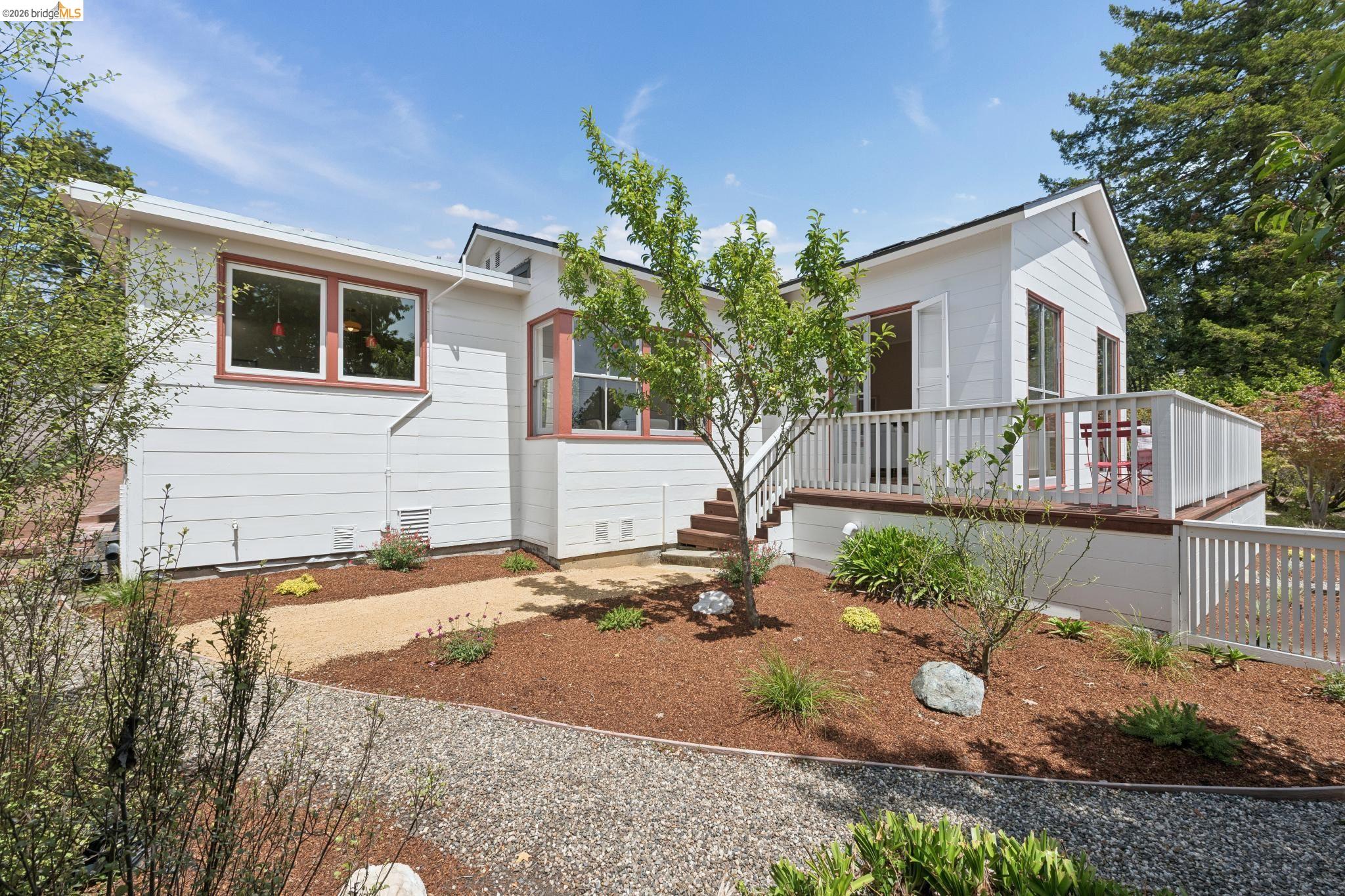 798 Creston Rd