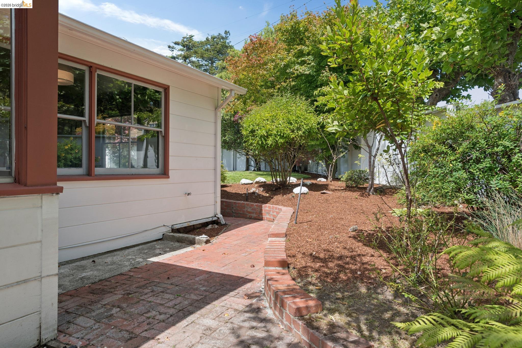 798 Creston Rd
