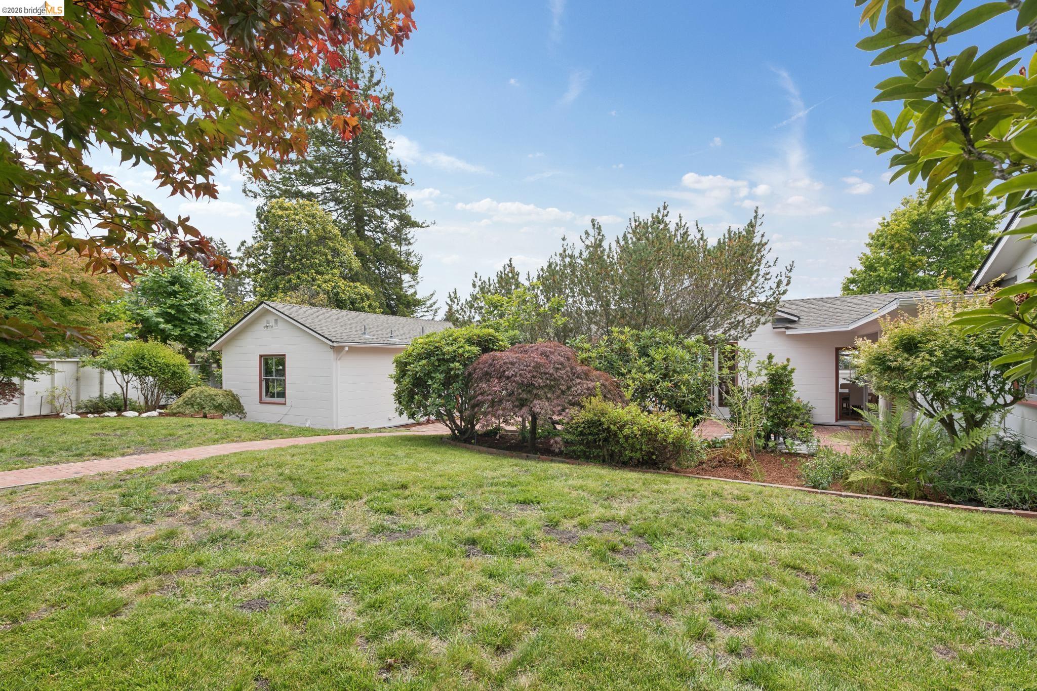 798 Creston Rd