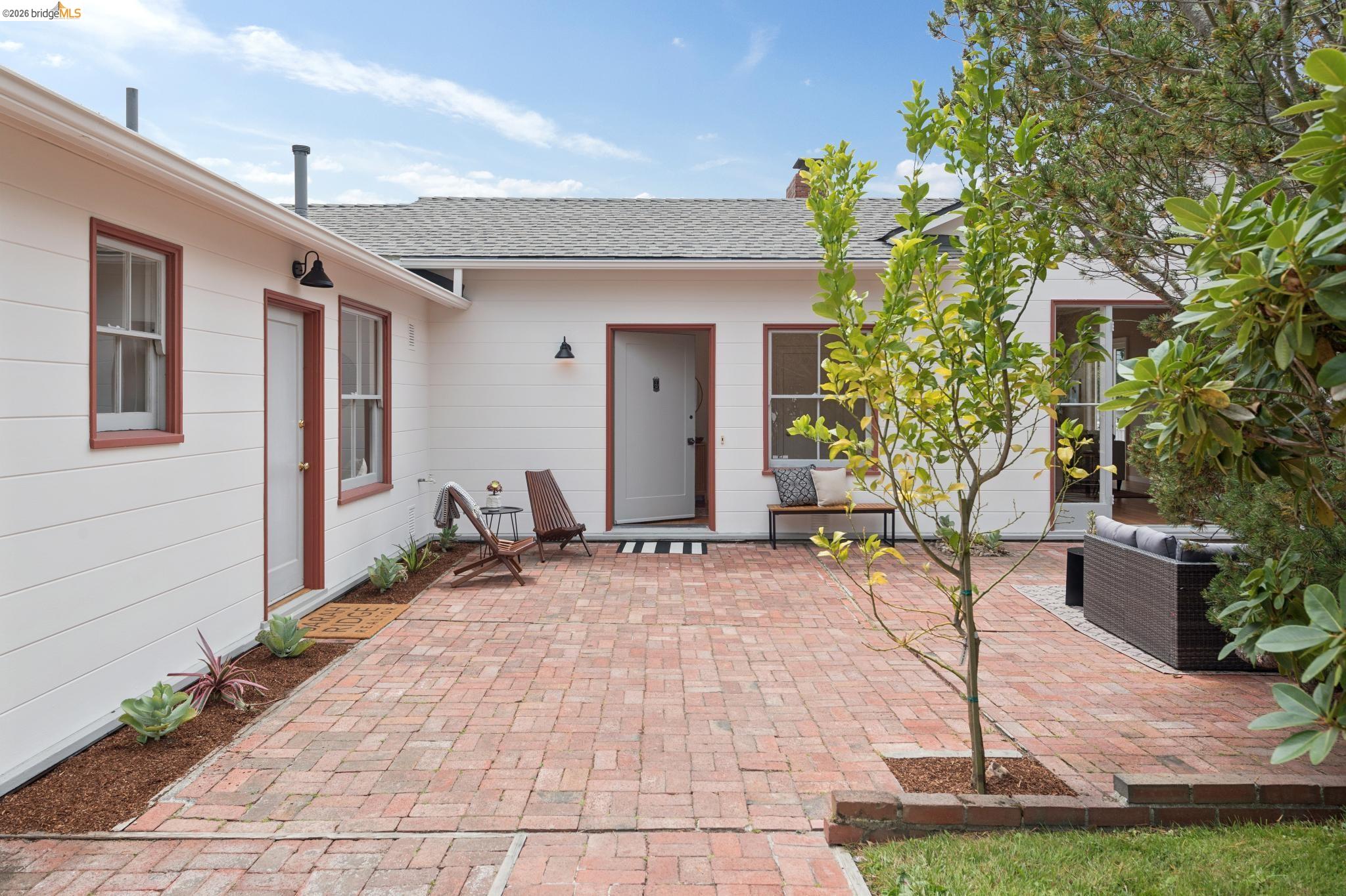 798 Creston Rd