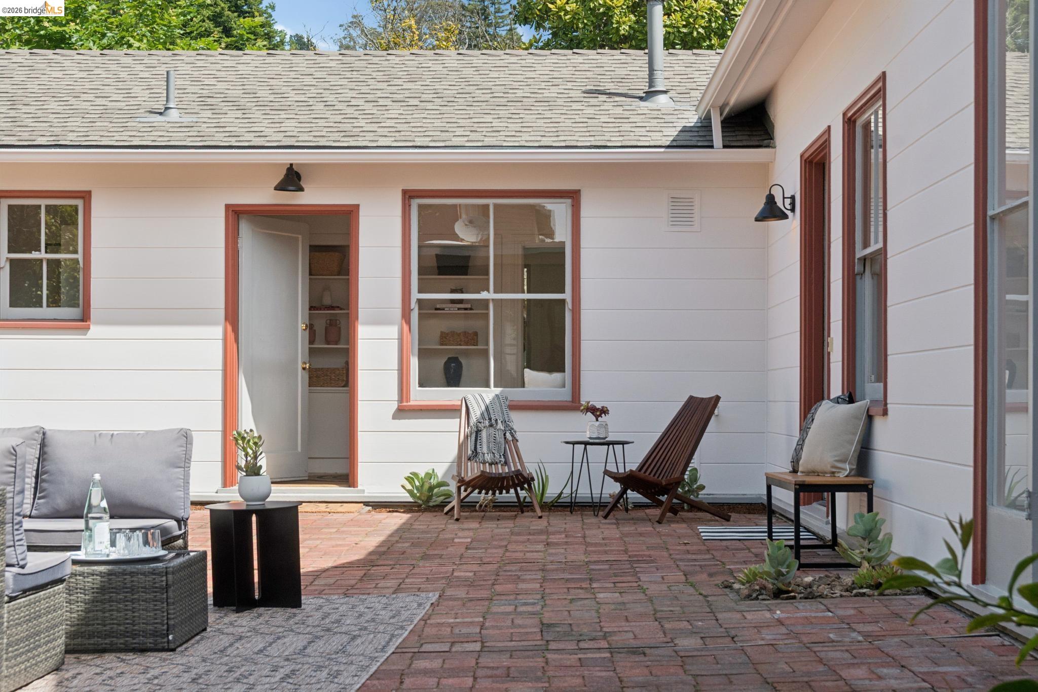 798 Creston Rd