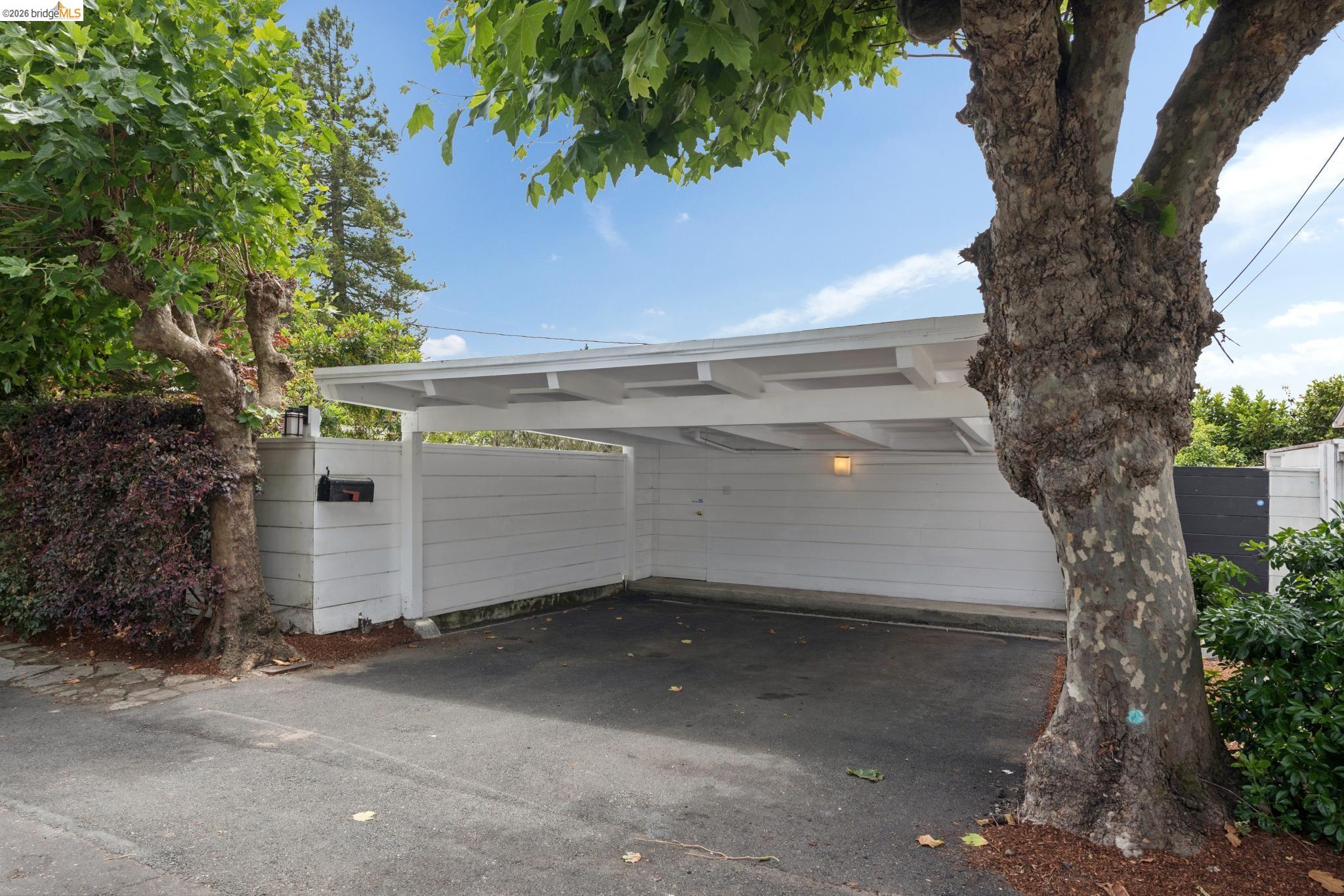 798 Creston Rd