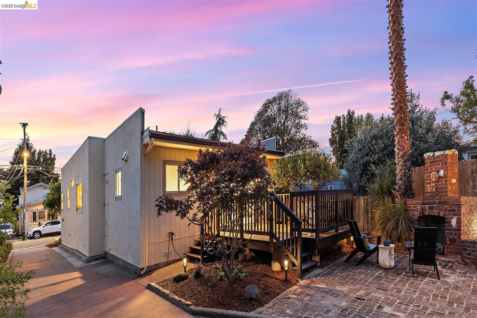 1011 Pomona Ave