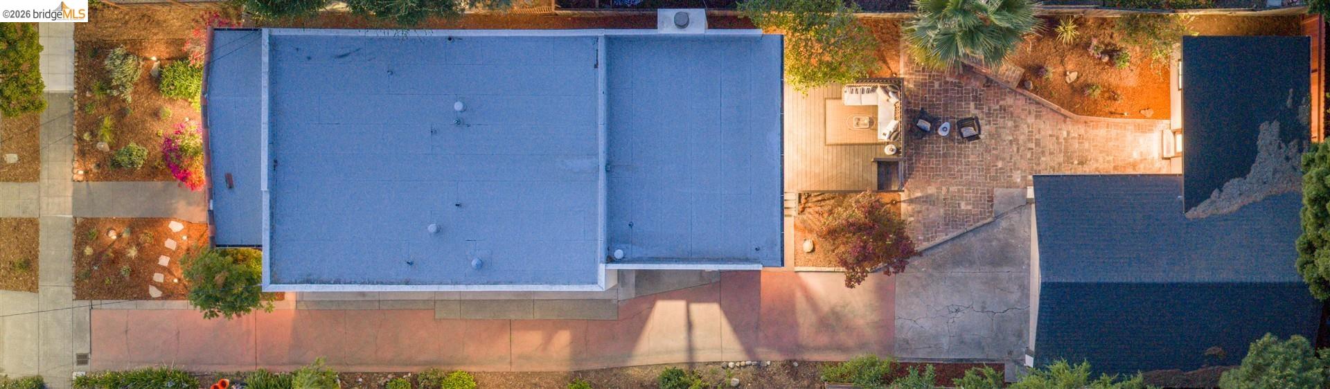1011 Pomona Ave